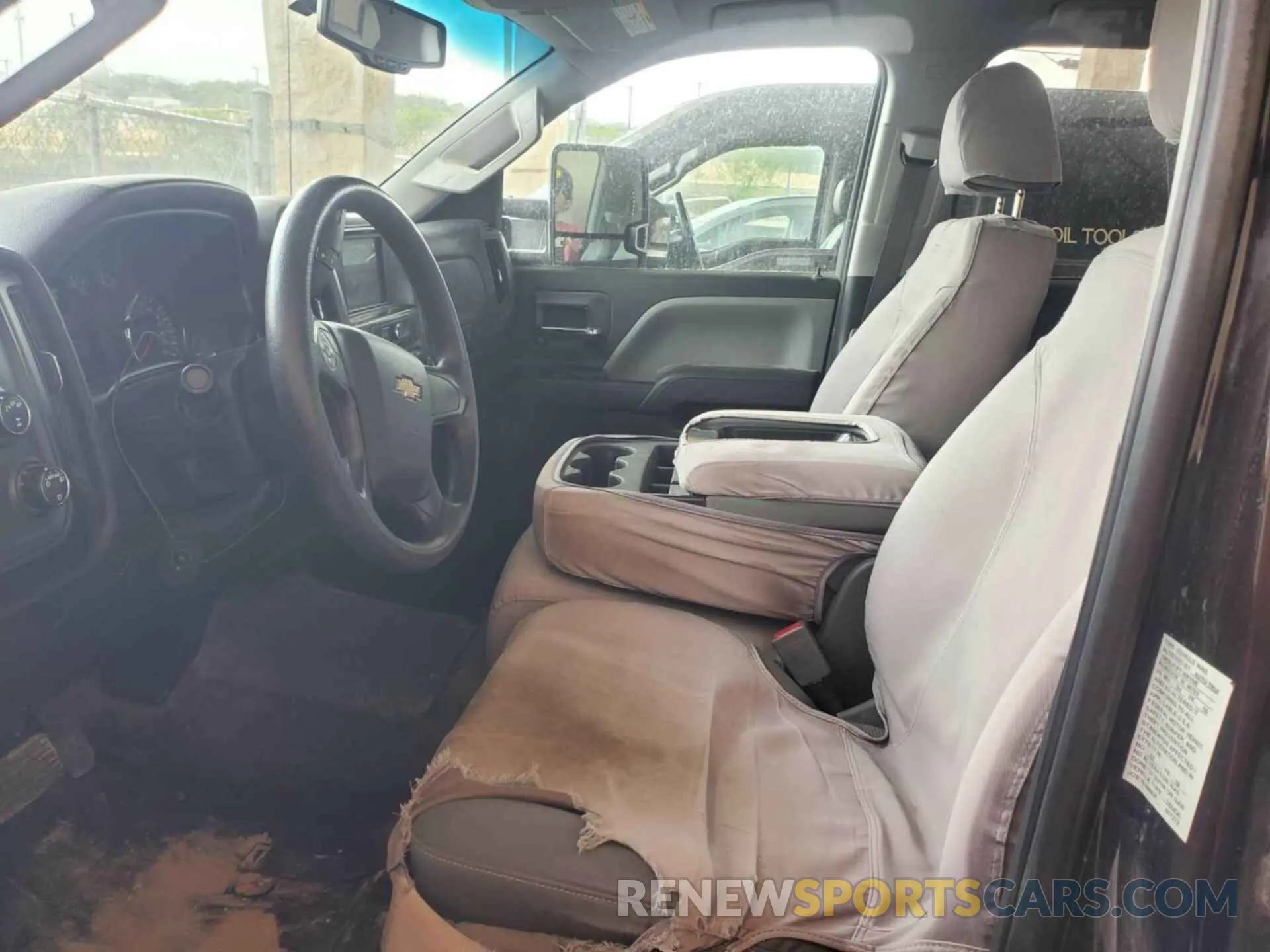 24 Photograph of a damaged car 2GC2KREG2K1168159 CHEVROLET SILVERADO 2019