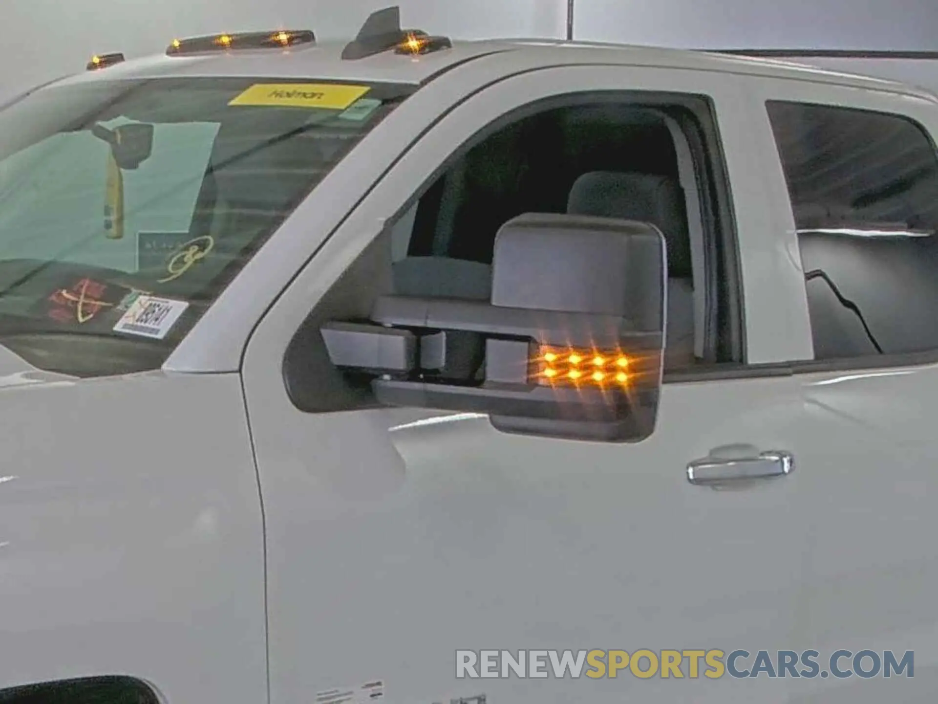 32 Photograph of a damaged car 2GC2KREG5K1124558 CHEVROLET SILVERADO 2019