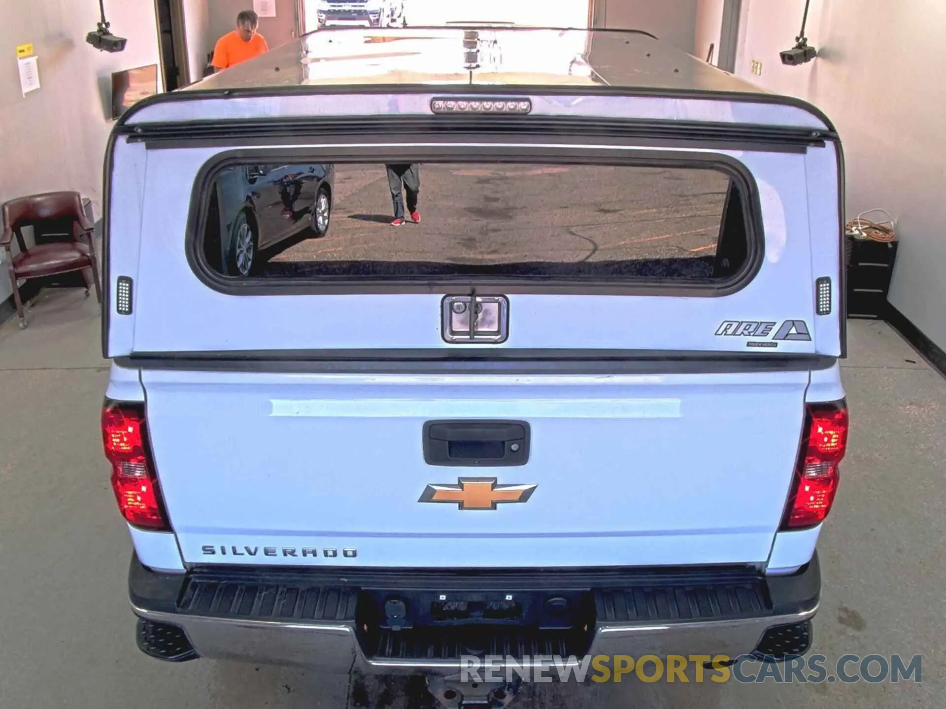 4 Photograph of a damaged car 2GC2KREG5K1124558 CHEVROLET SILVERADO 2019