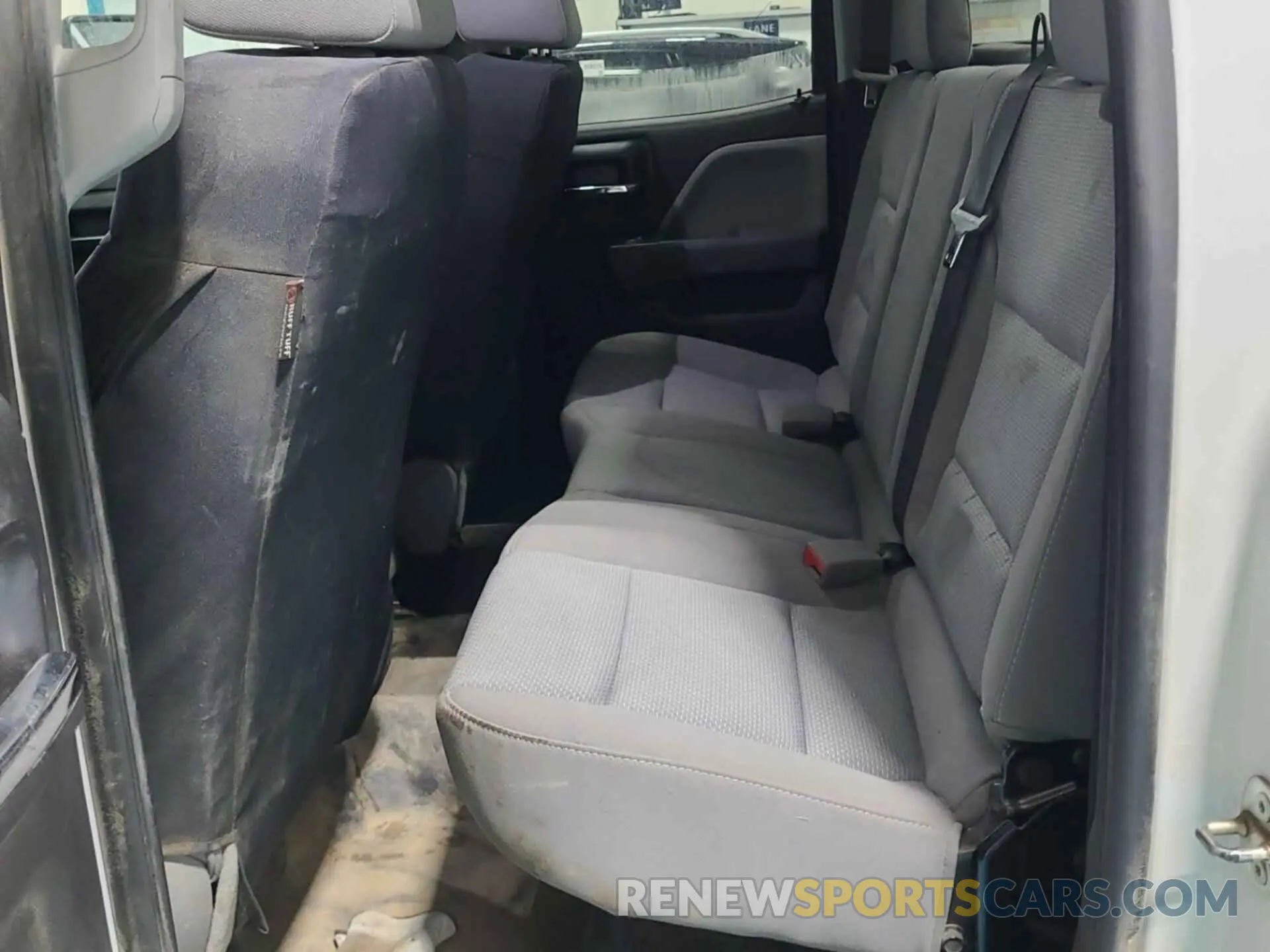 19 Photograph of a damaged car 2GC2KREG6K1117389 CHEVROLET SILVERADO 2019