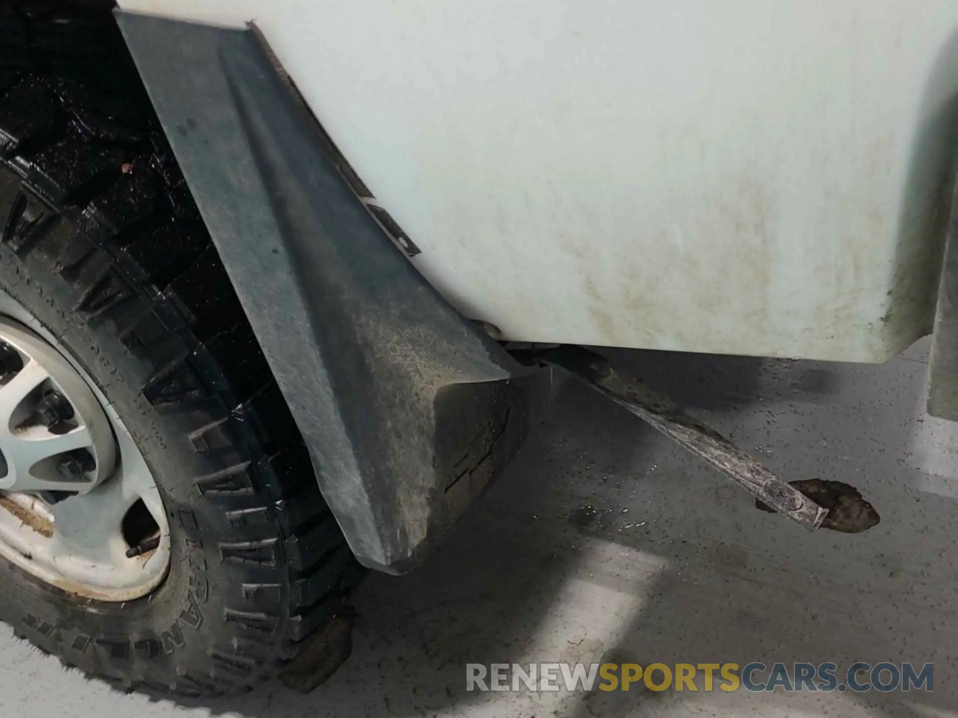 30 Photograph of a damaged car 2GC2KREG6K1117389 CHEVROLET SILVERADO 2019