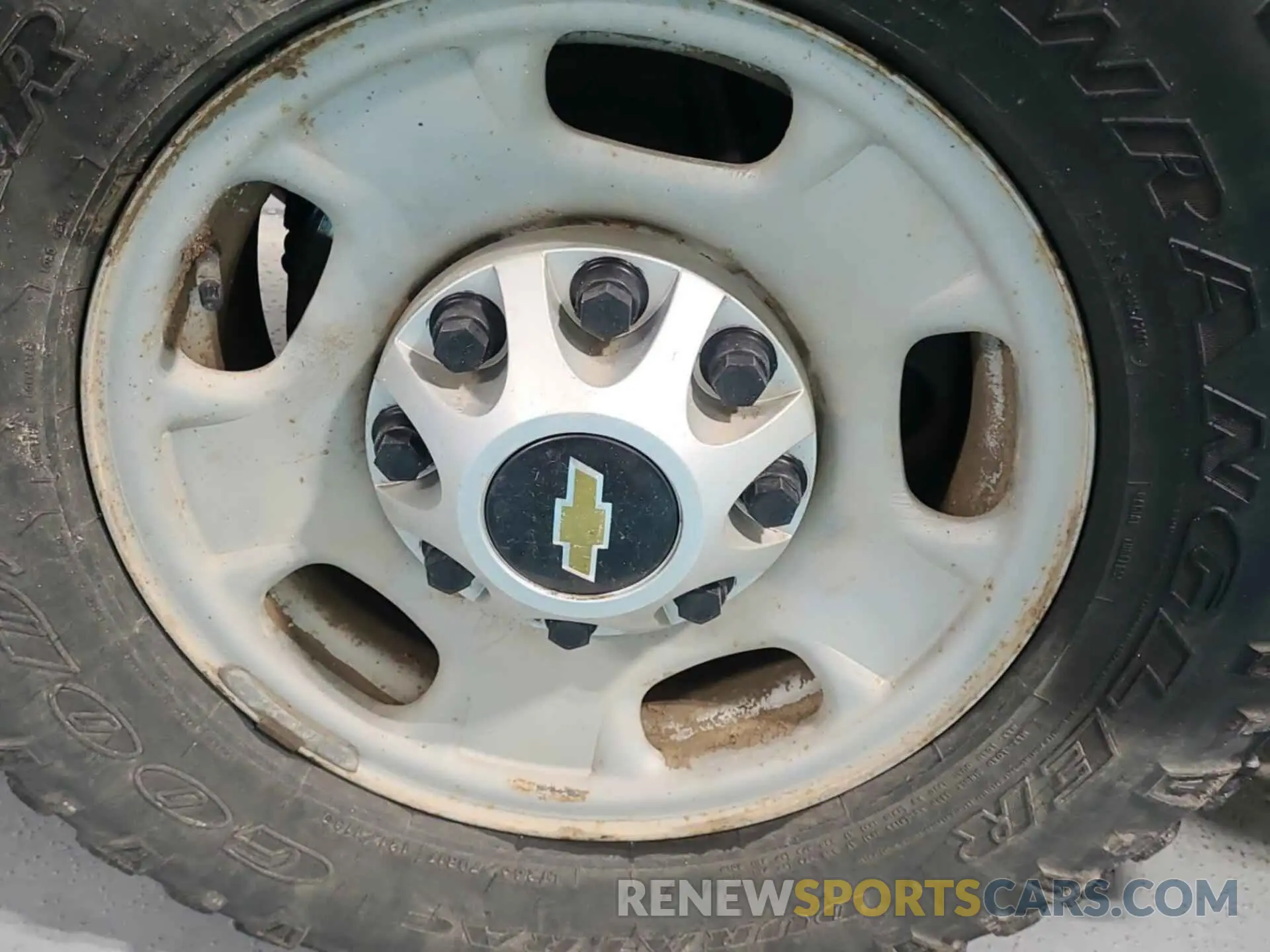 4 Photograph of a damaged car 2GC2KREG6K1117389 CHEVROLET SILVERADO 2019