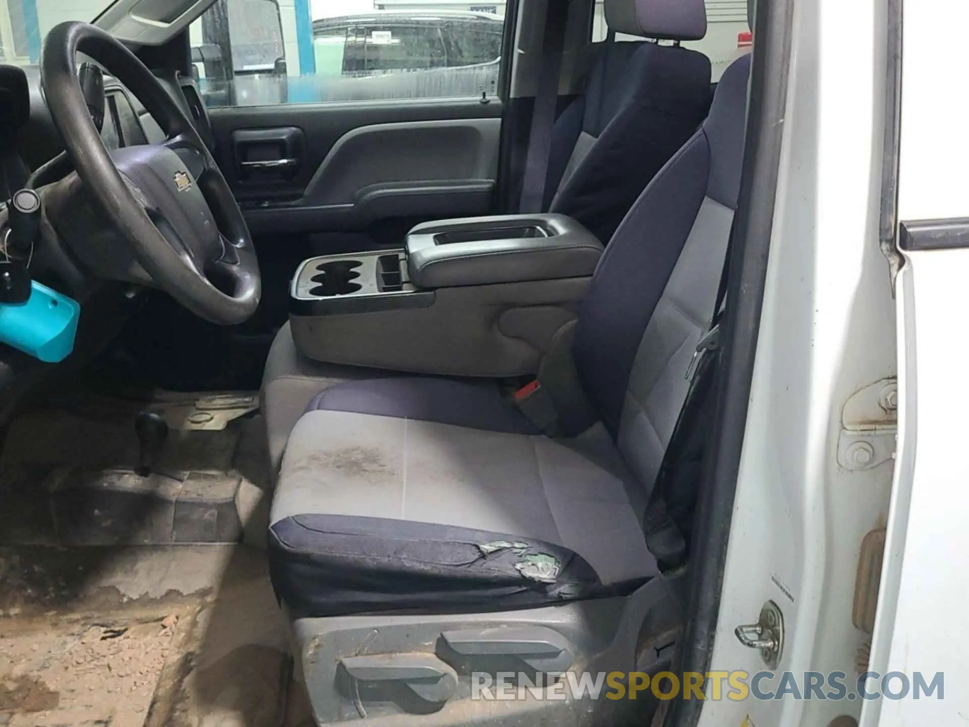 9 Photograph of a damaged car 2GC2KREG6K1117389 CHEVROLET SILVERADO 2019