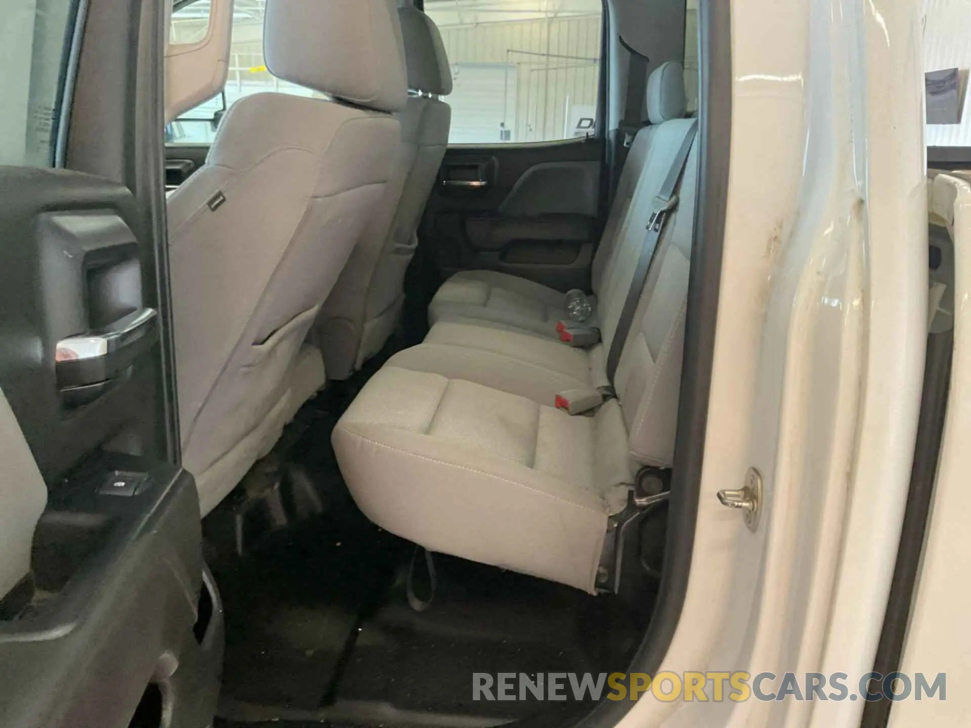8 Photograph of a damaged car 2GC2KREG6K1181982 CHEVROLET SILVERADO 2019
