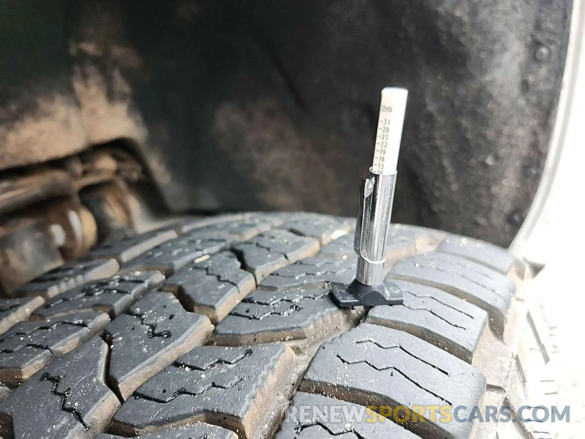 10 Photograph of a damaged car 2GC2KREG8K1118401 CHEVROLET SILVERADO 2019