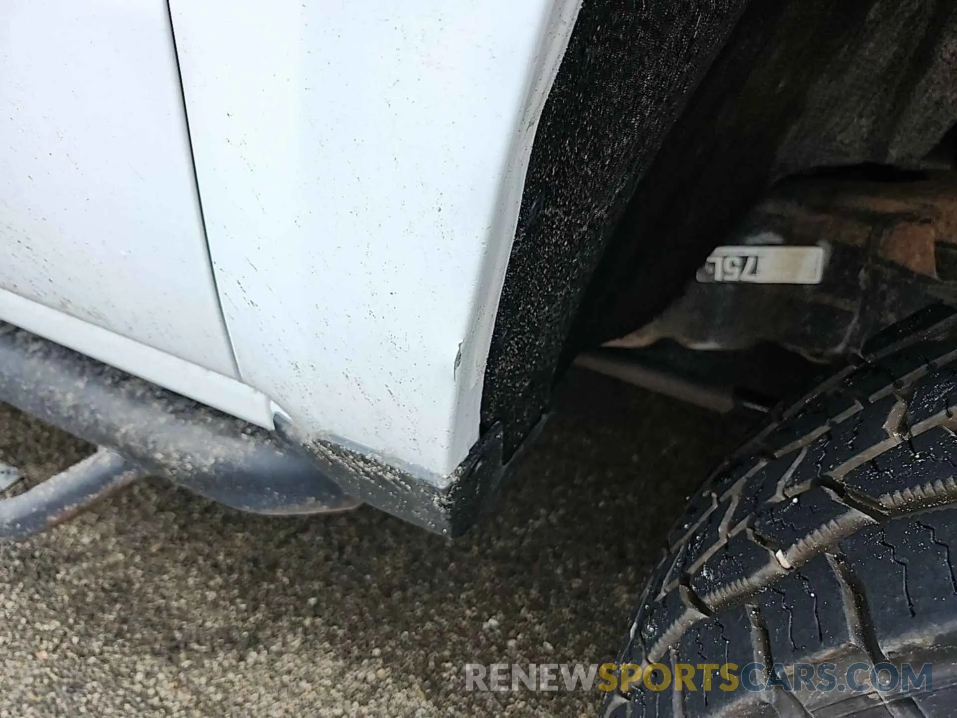 17 Photograph of a damaged car 2GC2KREG8K1118401 CHEVROLET SILVERADO 2019