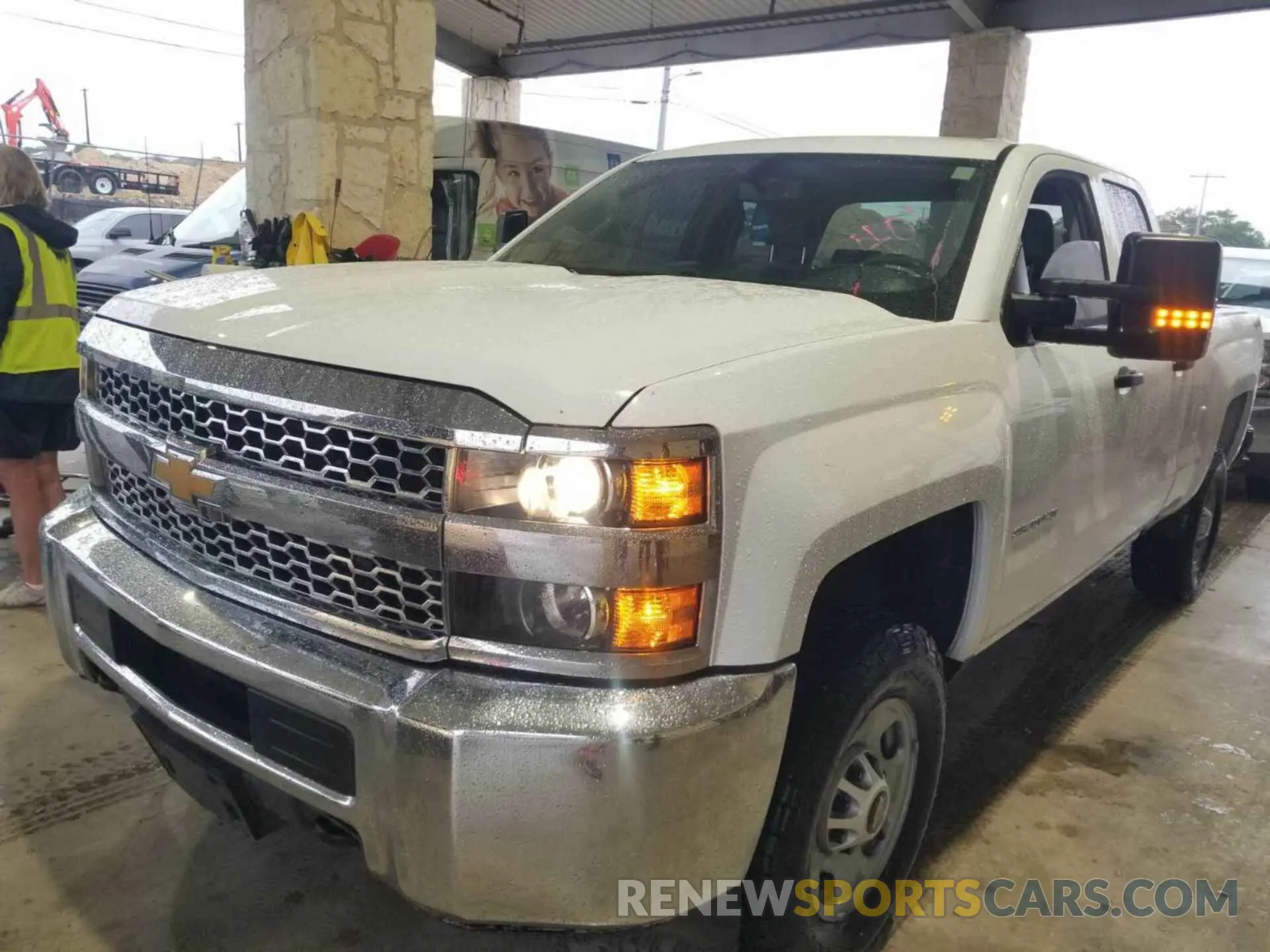 19 Photograph of a damaged car 2GC2KREG8K1118401 CHEVROLET SILVERADO 2019