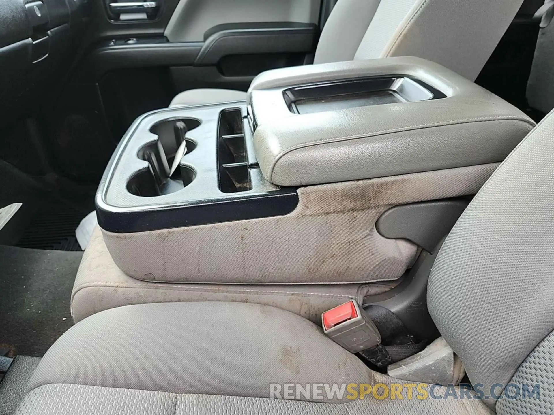 27 Photograph of a damaged car 2GC2KREG8K1118401 CHEVROLET SILVERADO 2019