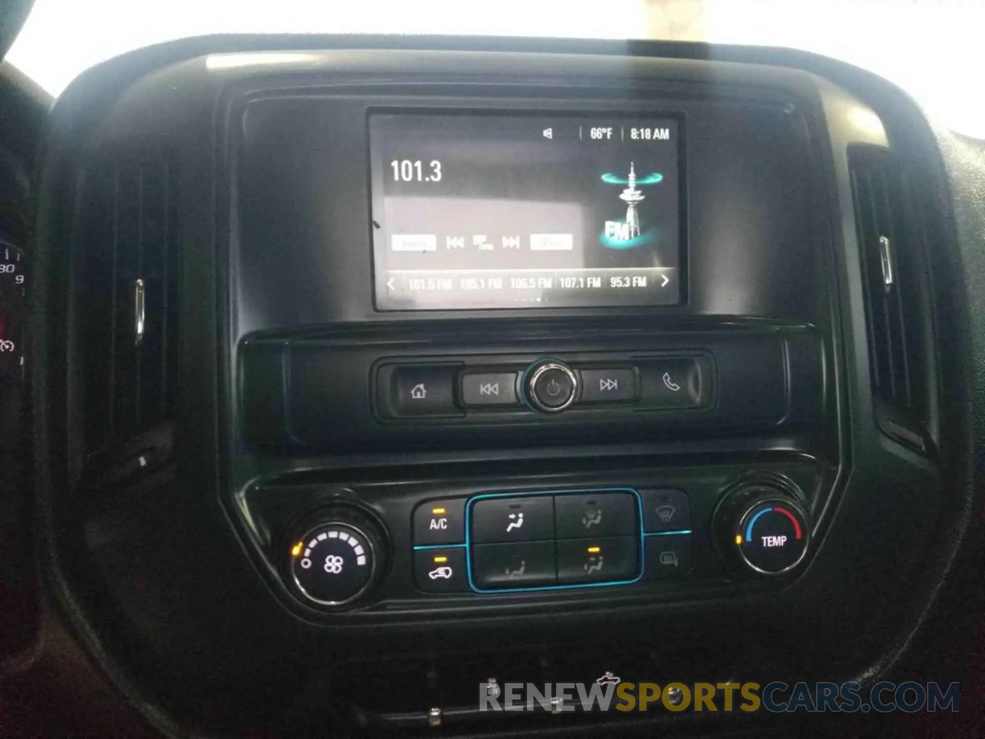 28 Photograph of a damaged car 2GC2KREG8K1118401 CHEVROLET SILVERADO 2019