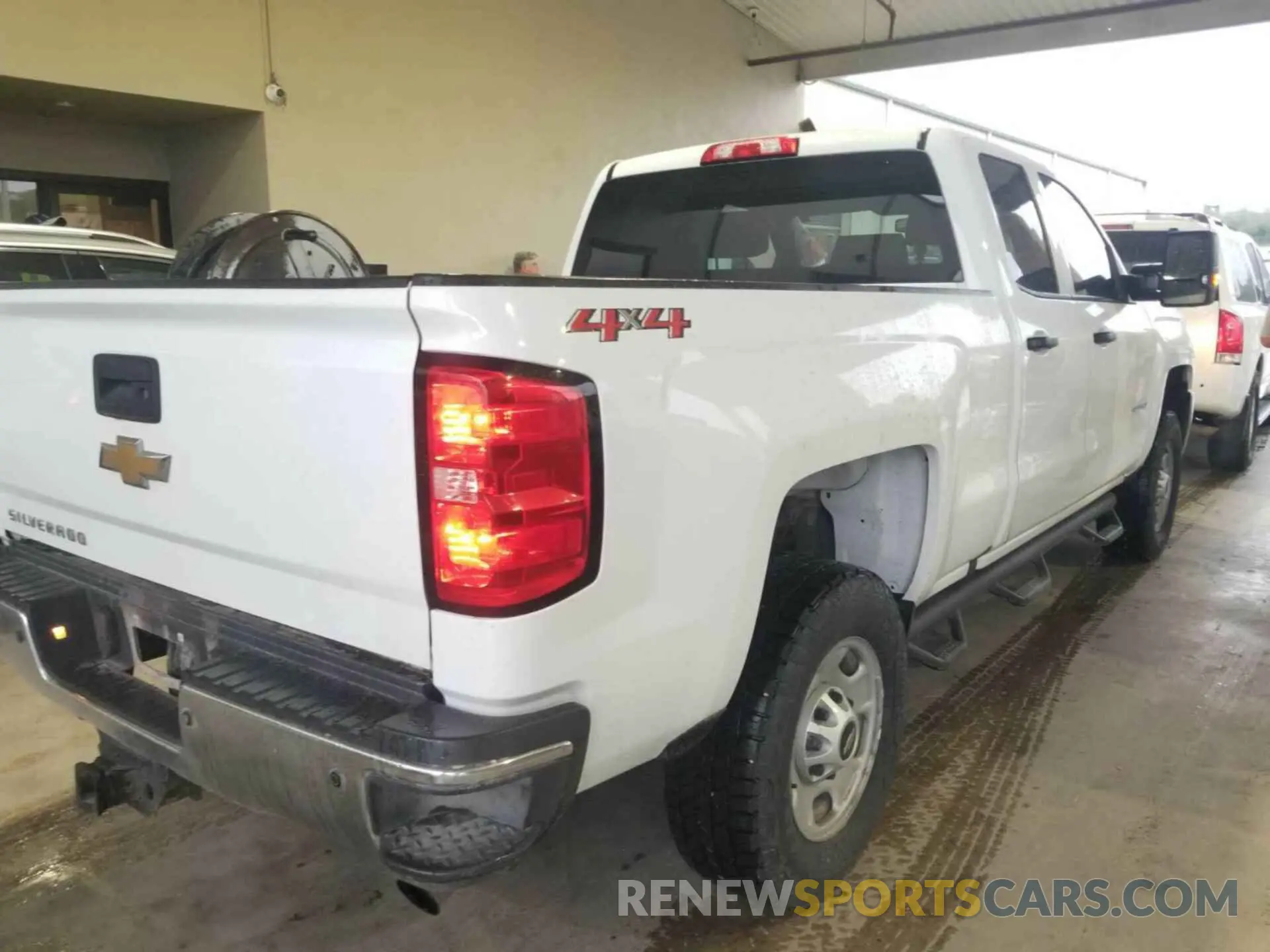 30 Photograph of a damaged car 2GC2KREG8K1118401 CHEVROLET SILVERADO 2019