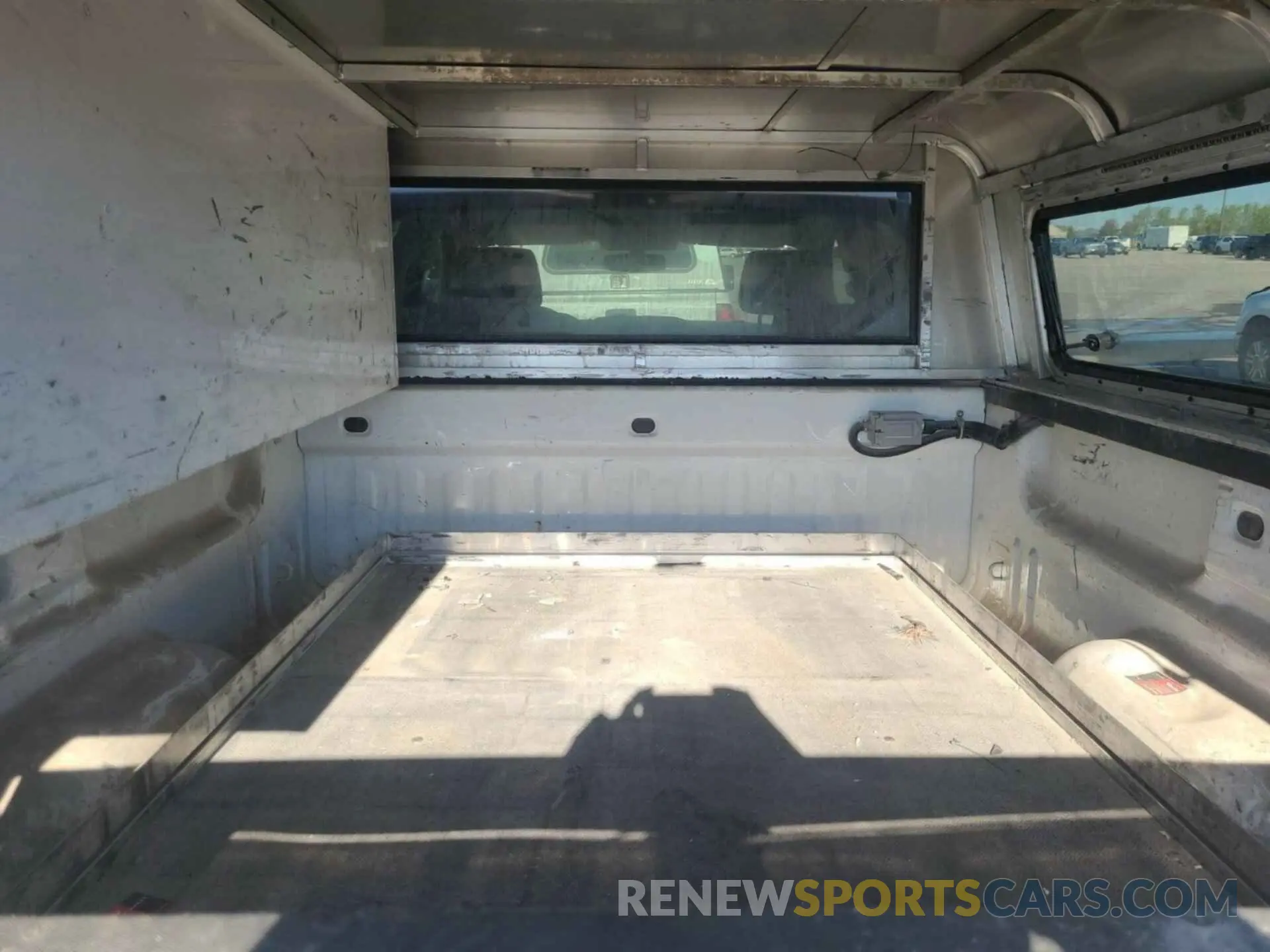 5 Photograph of a damaged car 2GC2KREG8K1187394 CHEVROLET SILVERADO 2019
