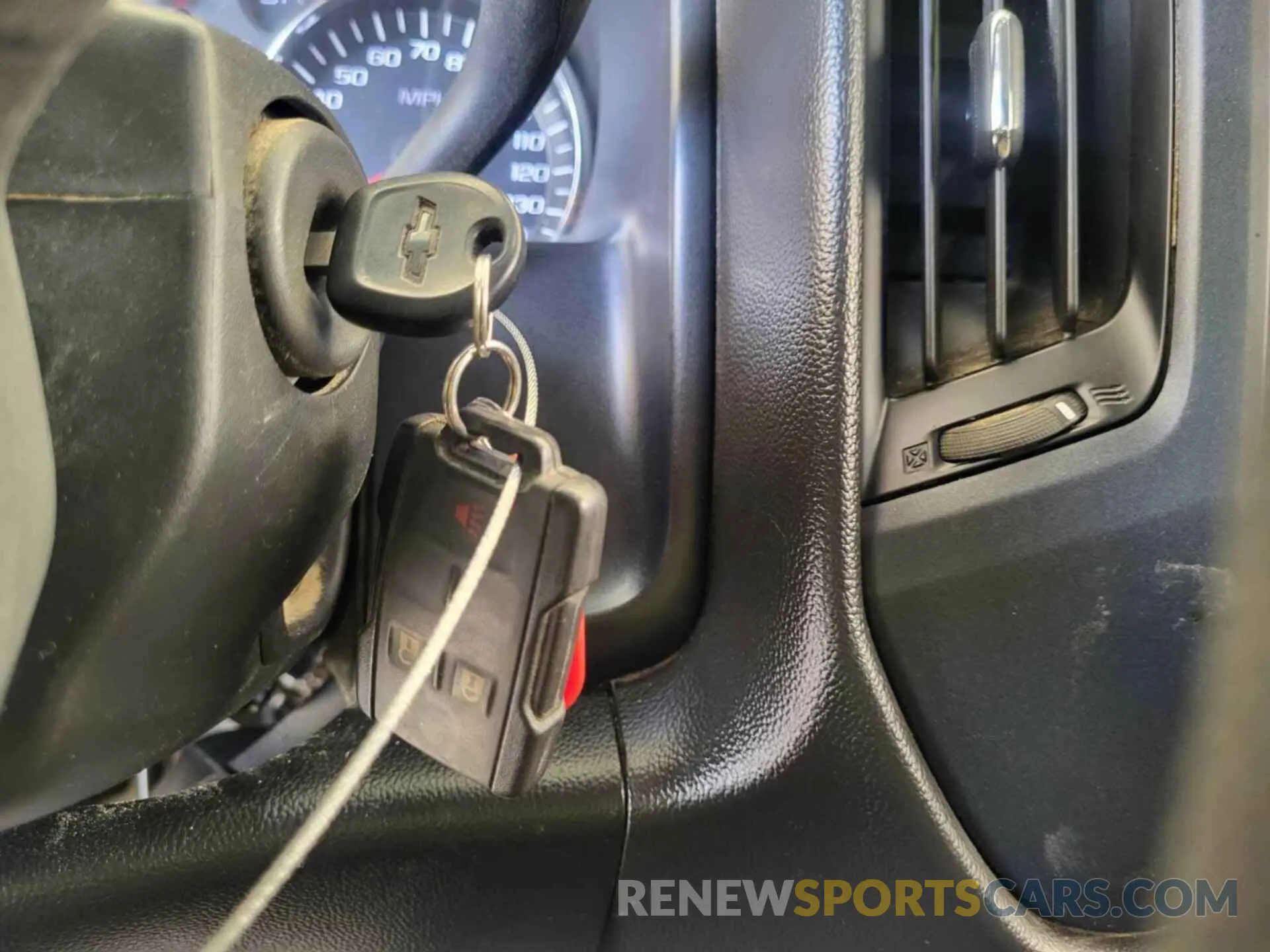 9 Photograph of a damaged car 2GC2KREG8K1209197 CHEVROLET SILVERADO 2019