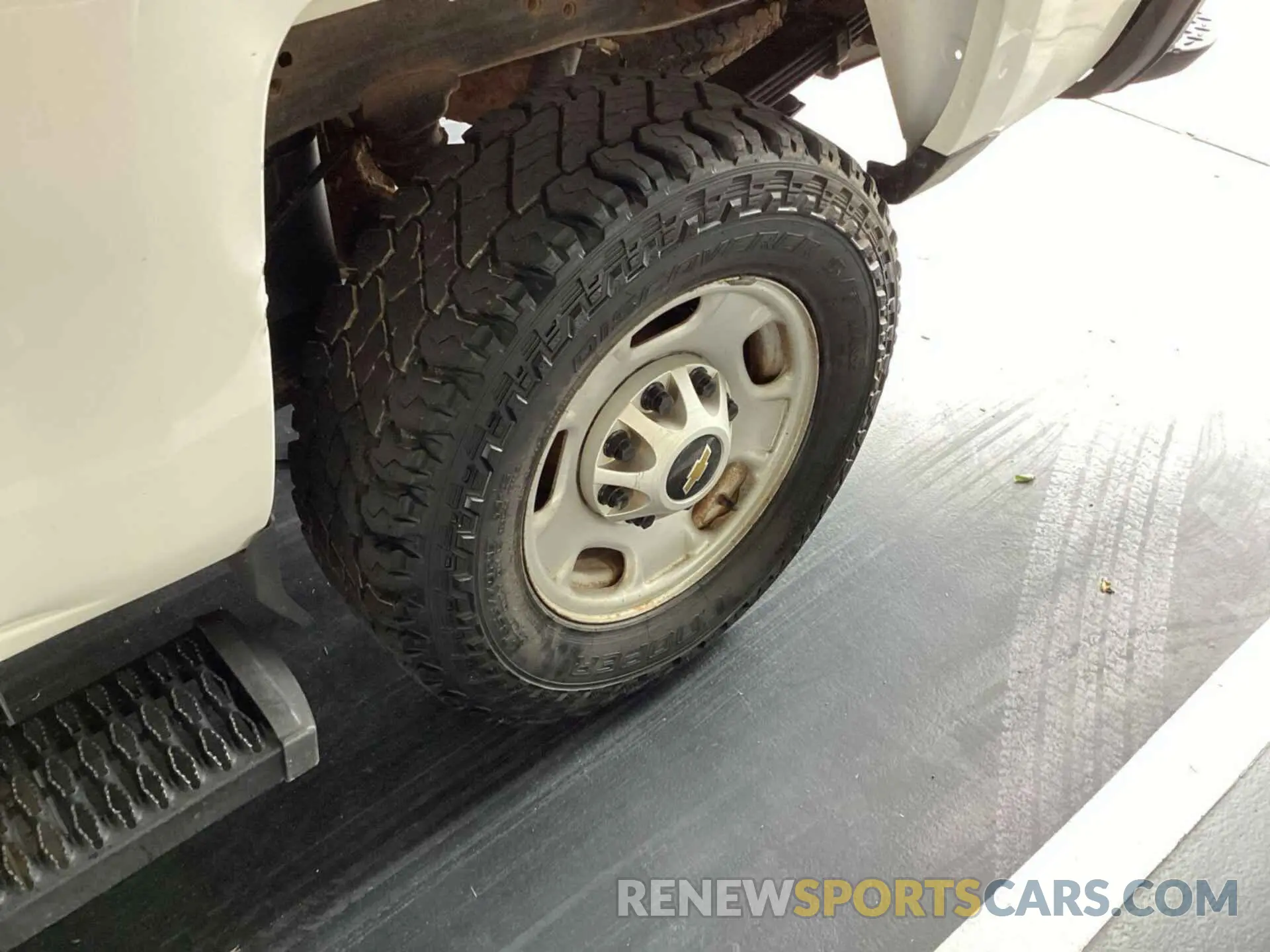 17 Photograph of a damaged car 2GC2KREG9K1155599 CHEVROLET SILVERADO 2019