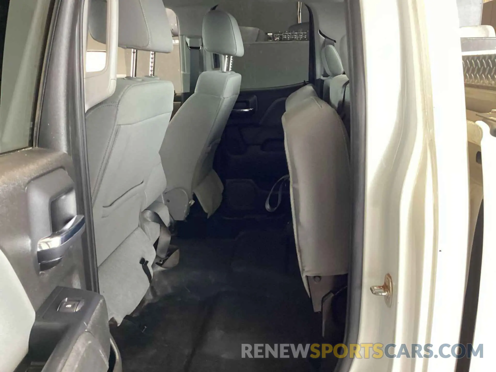 21 Photograph of a damaged car 2GC2KREG9K1155599 CHEVROLET SILVERADO 2019