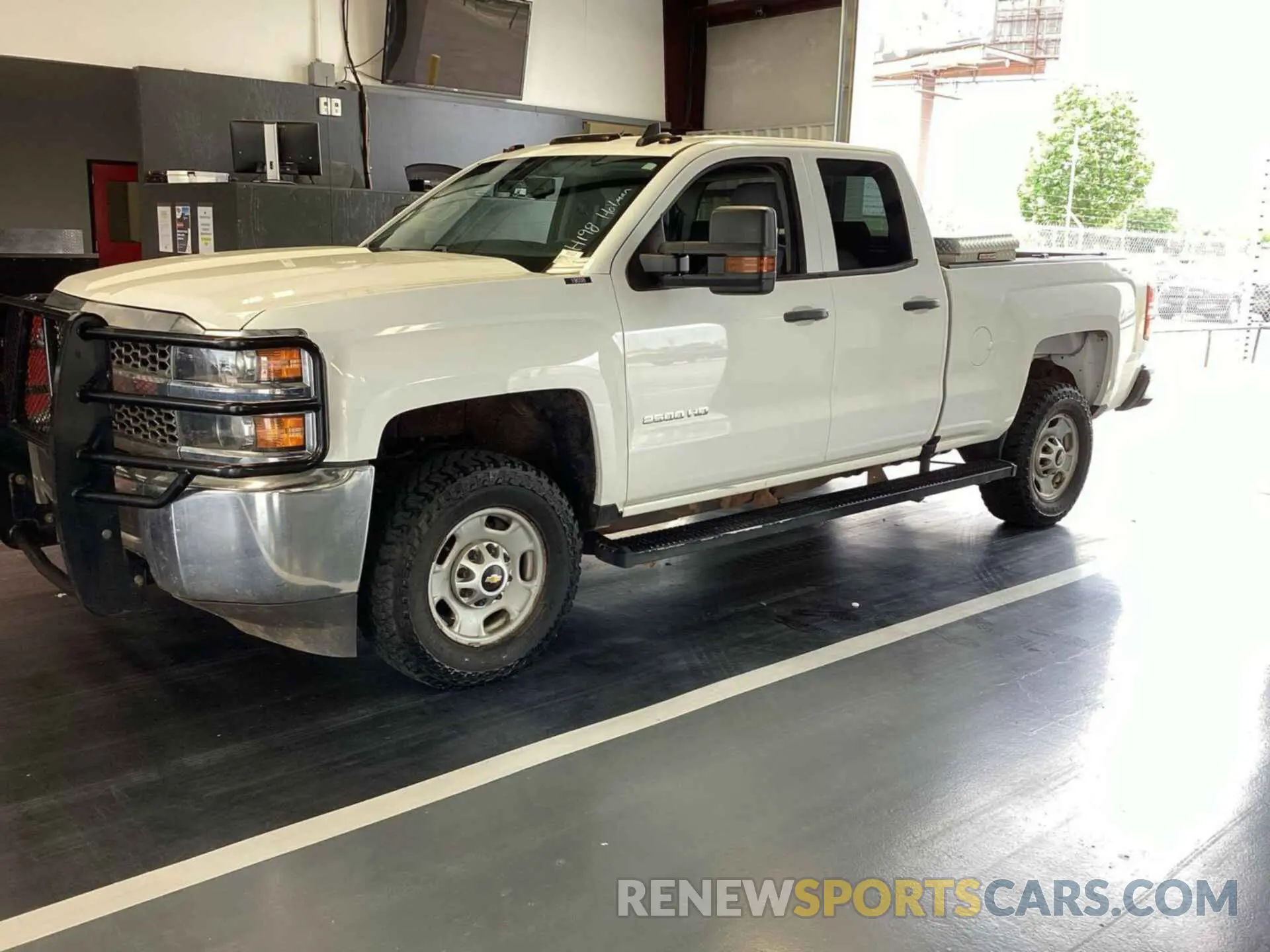 4 Photograph of a damaged car 2GC2KREG9K1155599 CHEVROLET SILVERADO 2019