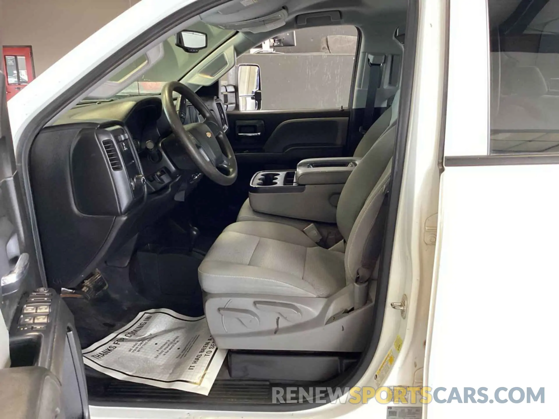 6 Photograph of a damaged car 2GC2KREG9K1155599 CHEVROLET SILVERADO 2019