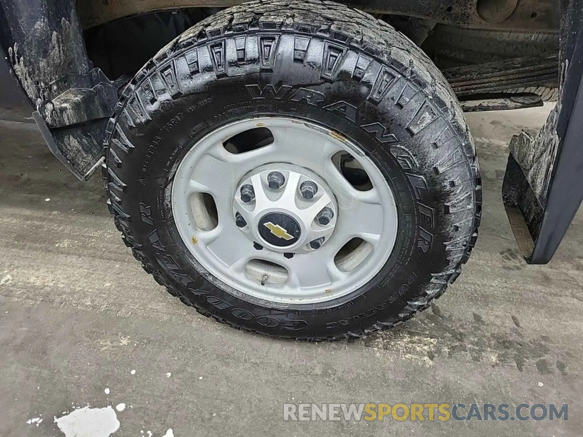 10 Photograph of a damaged car 2GC2KREG9K1158633 CHEVROLET SILVERADO 2019