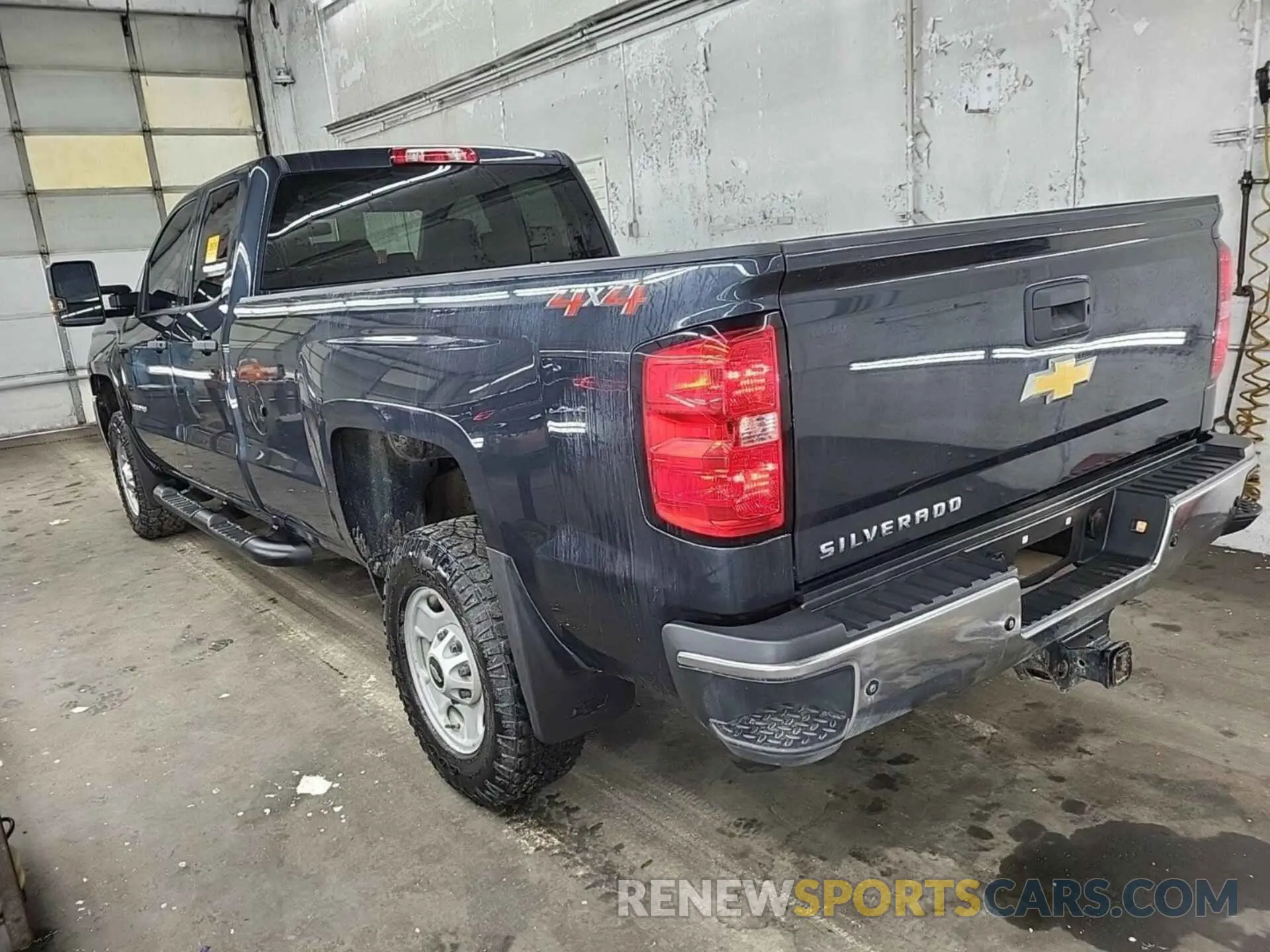 18 Photograph of a damaged car 2GC2KREG9K1158633 CHEVROLET SILVERADO 2019