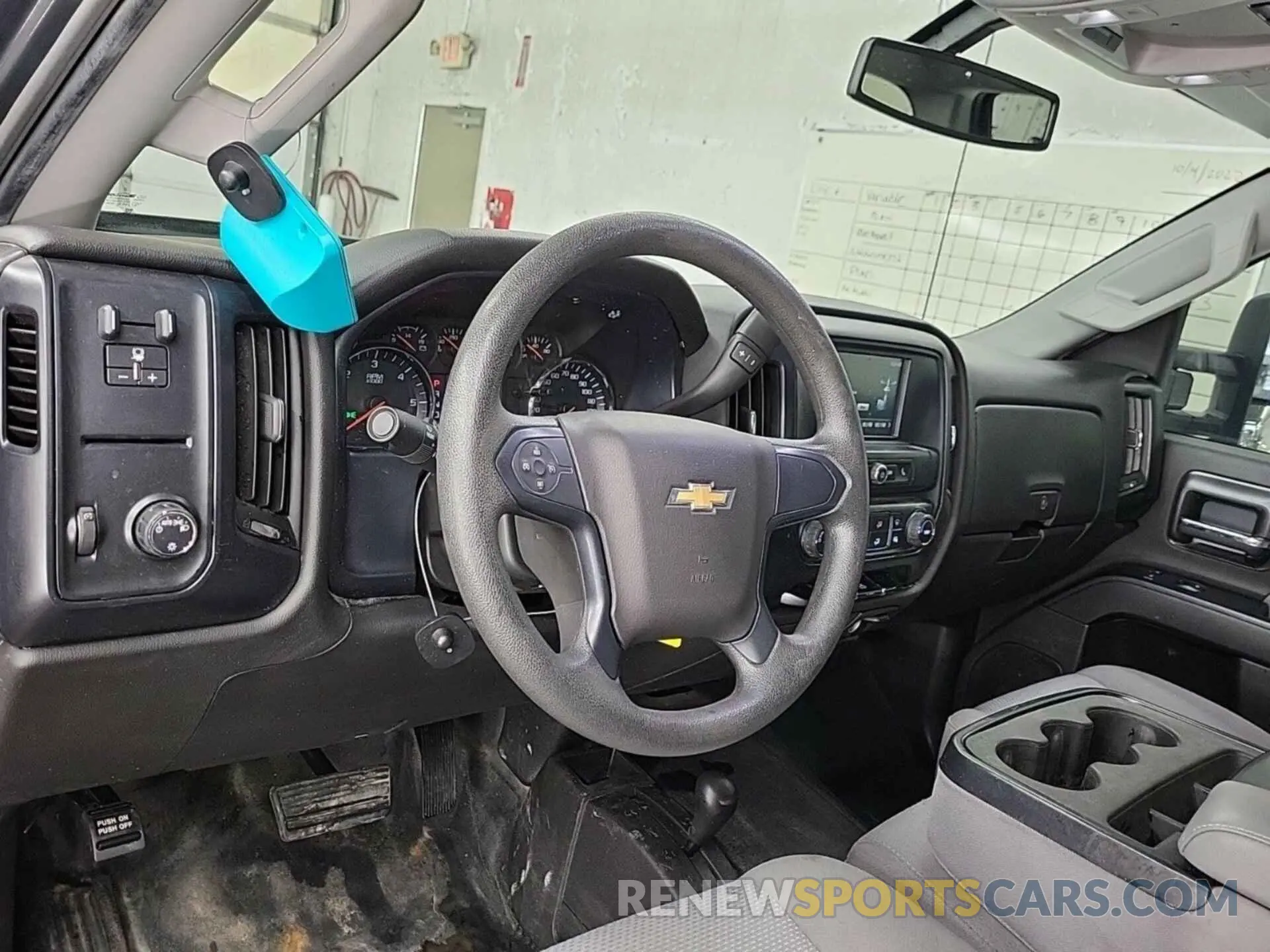 25 Photograph of a damaged car 2GC2KREG9K1158633 CHEVROLET SILVERADO 2019