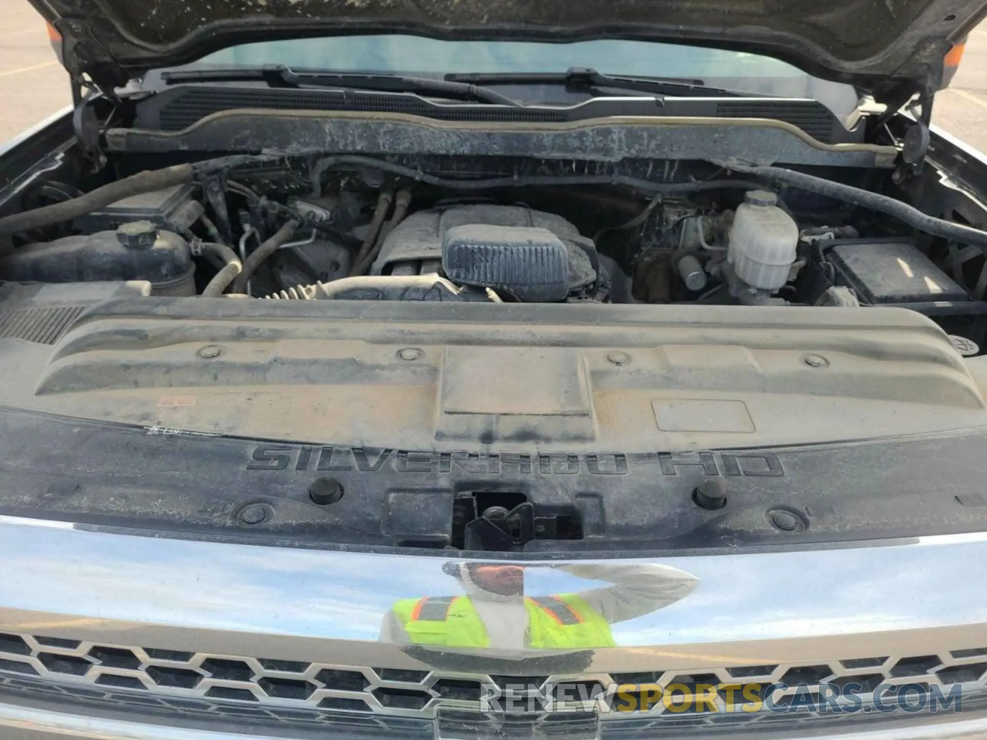 32 Photograph of a damaged car 2GC2KREG9K1158633 CHEVROLET SILVERADO 2019