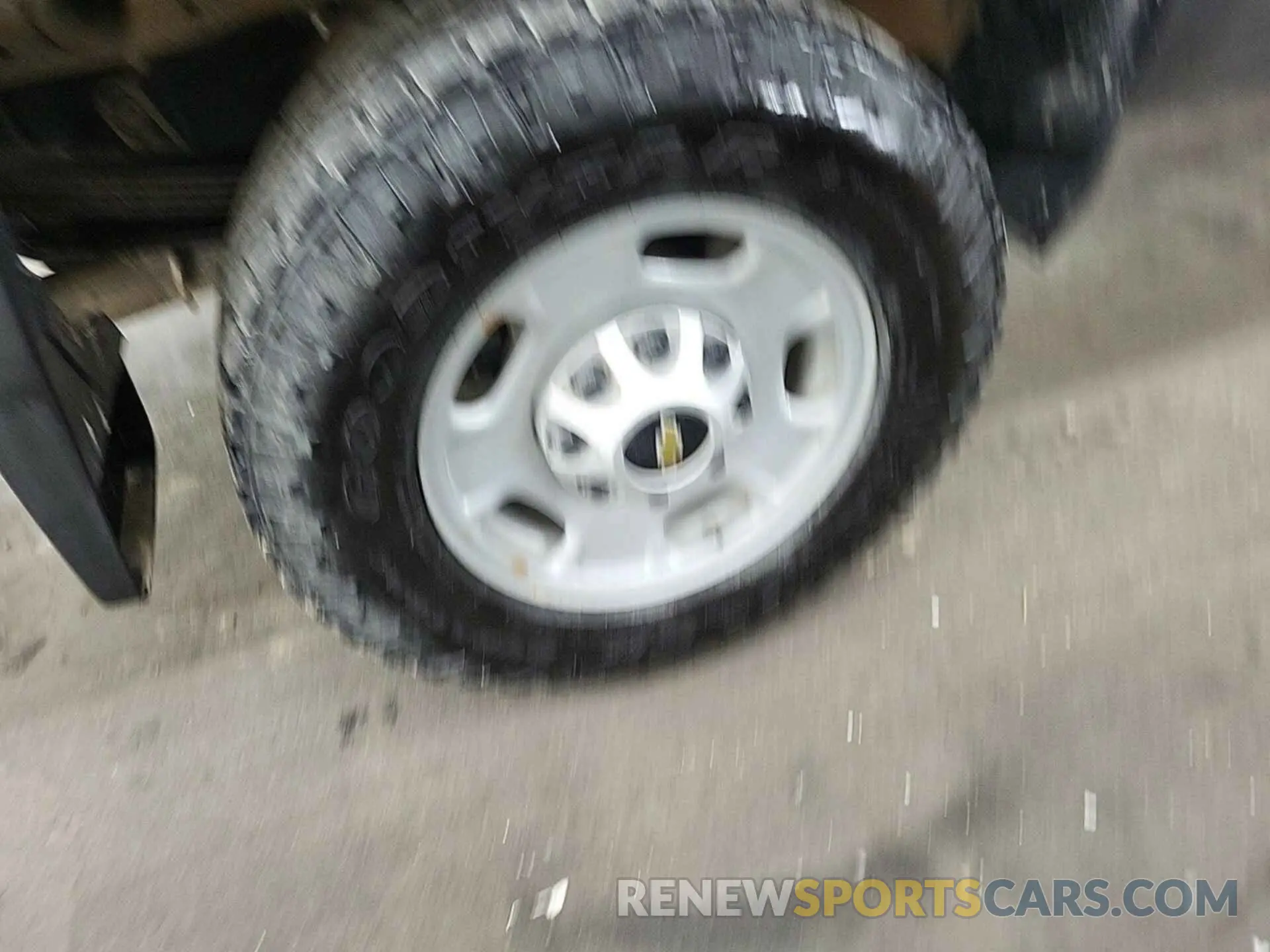 34 Photograph of a damaged car 2GC2KREG9K1158633 CHEVROLET SILVERADO 2019