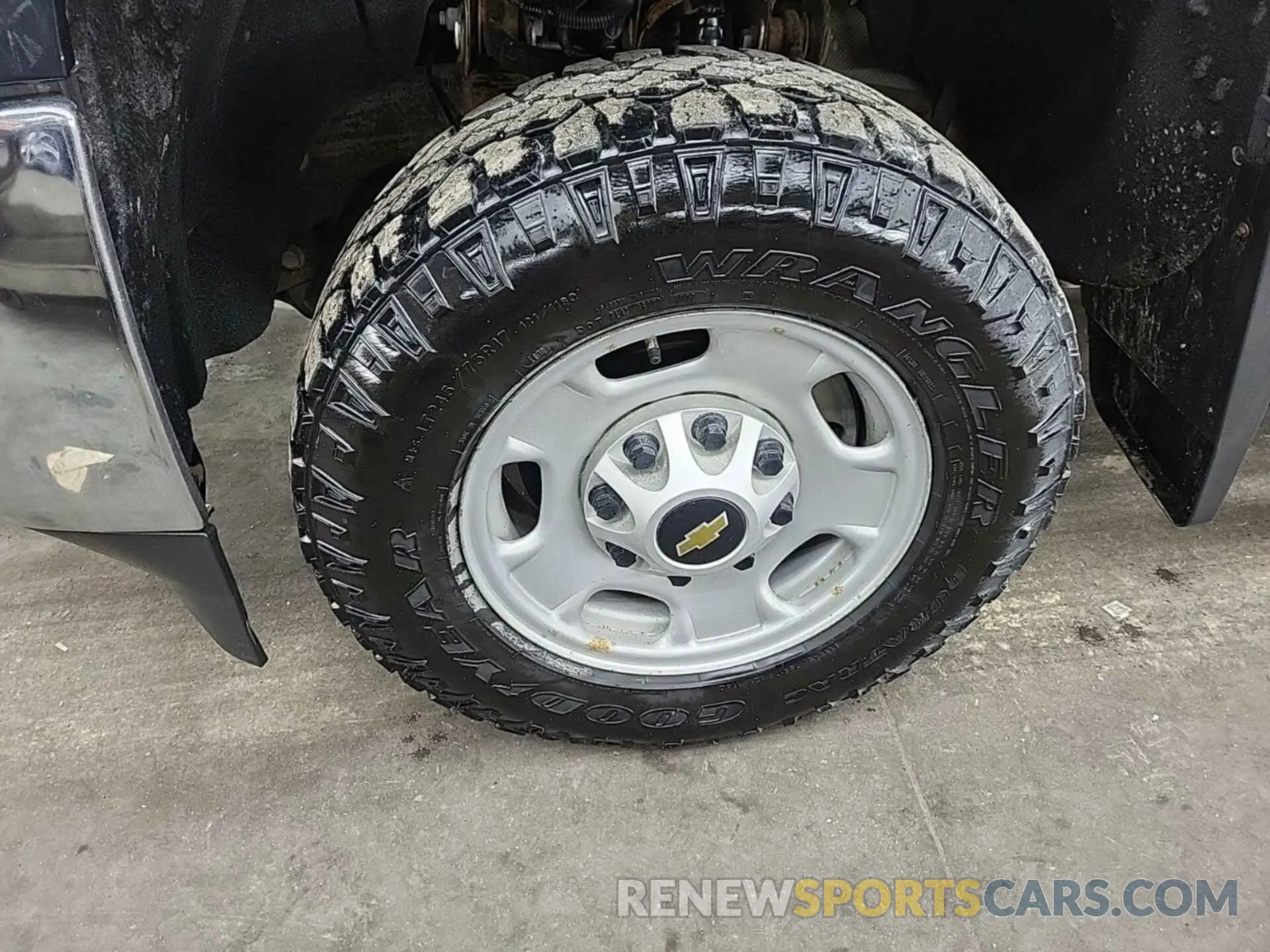 36 Photograph of a damaged car 2GC2KREG9K1158633 CHEVROLET SILVERADO 2019