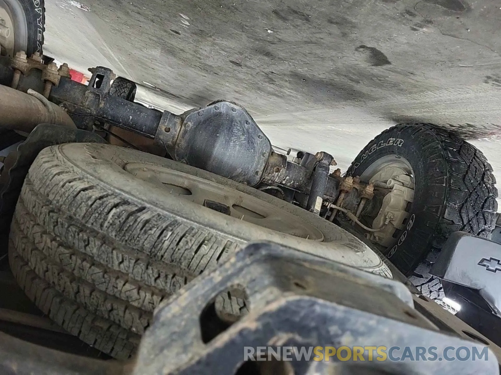 37 Photograph of a damaged car 2GC2KREG9K1158633 CHEVROLET SILVERADO 2019