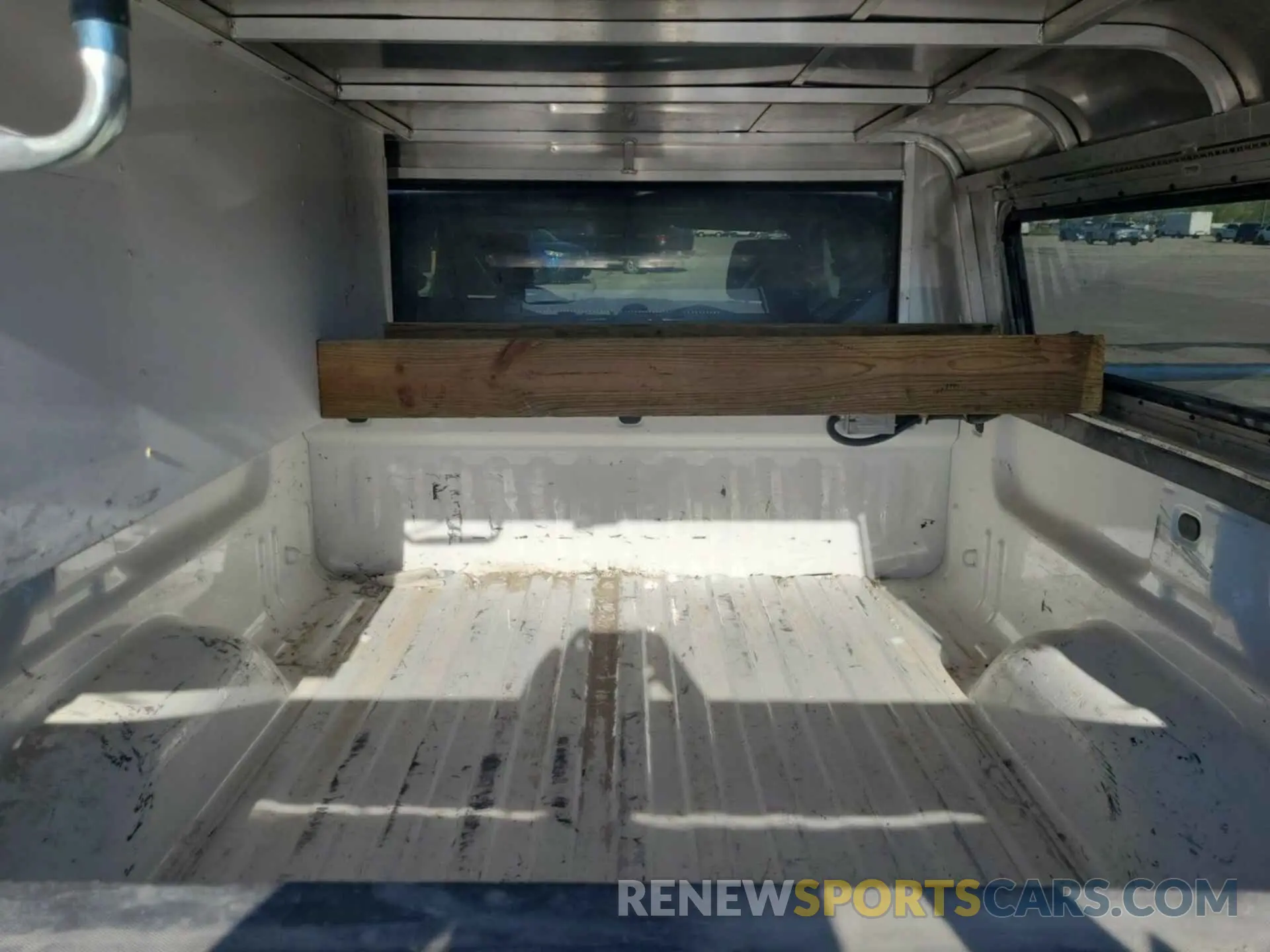 4 Photograph of a damaged car 2GC2KREG9K1185489 CHEVROLET SILVERADO 2019