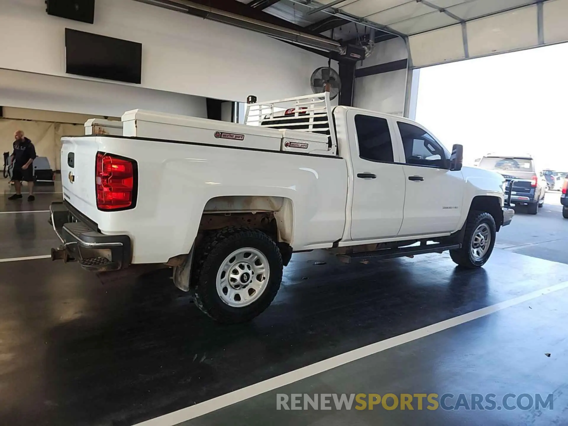 19 Photograph of a damaged car 2GC2KREGXK1132154 CHEVROLET SILVERADO 2019