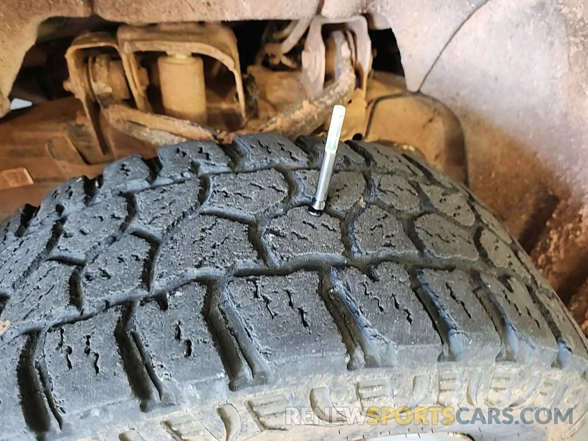 4 Photograph of a damaged car 2GC2KREGXK1132154 CHEVROLET SILVERADO 2019
