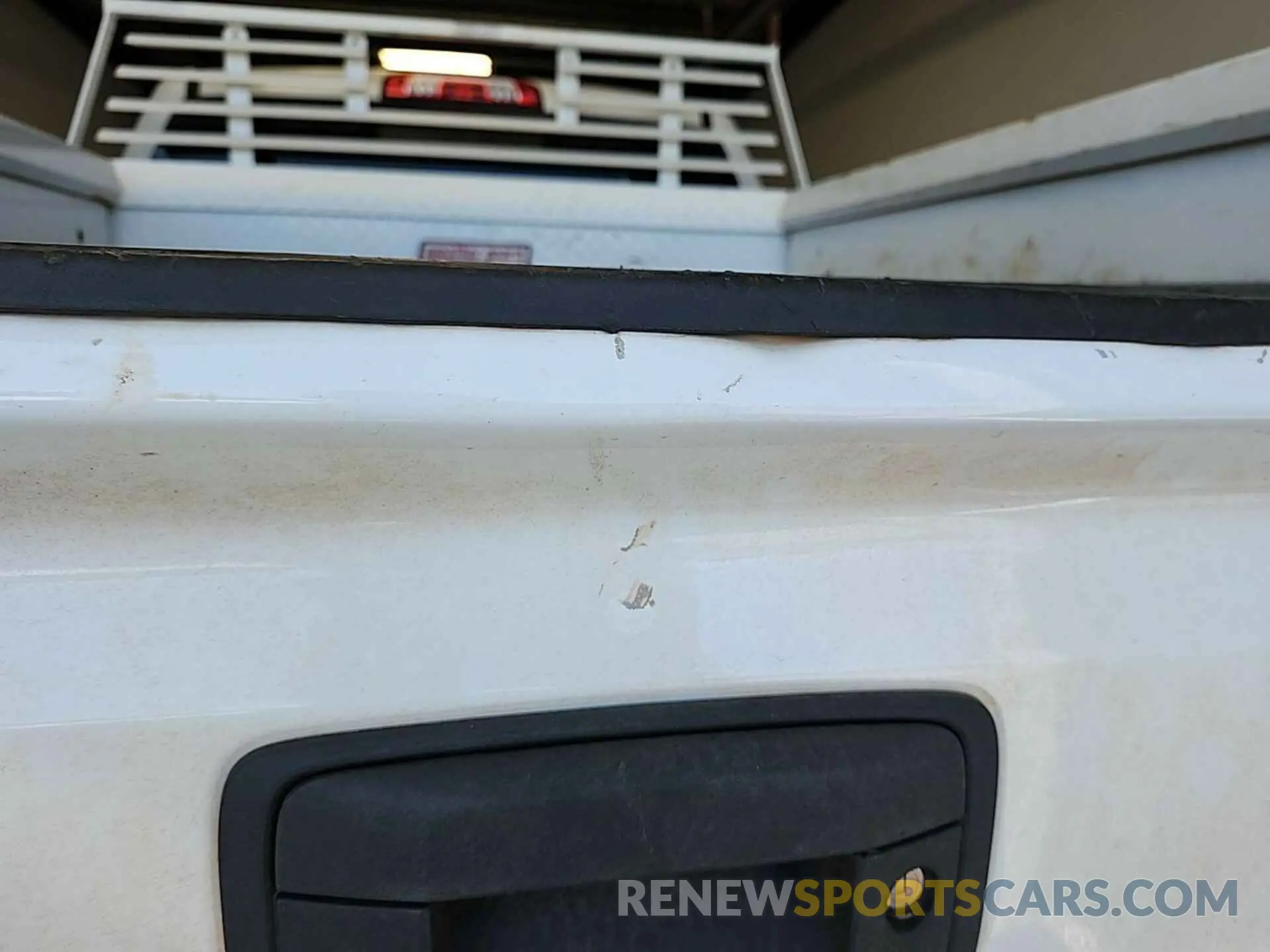9 Photograph of a damaged car 2GC2KREGXK1132154 CHEVROLET SILVERADO 2019
