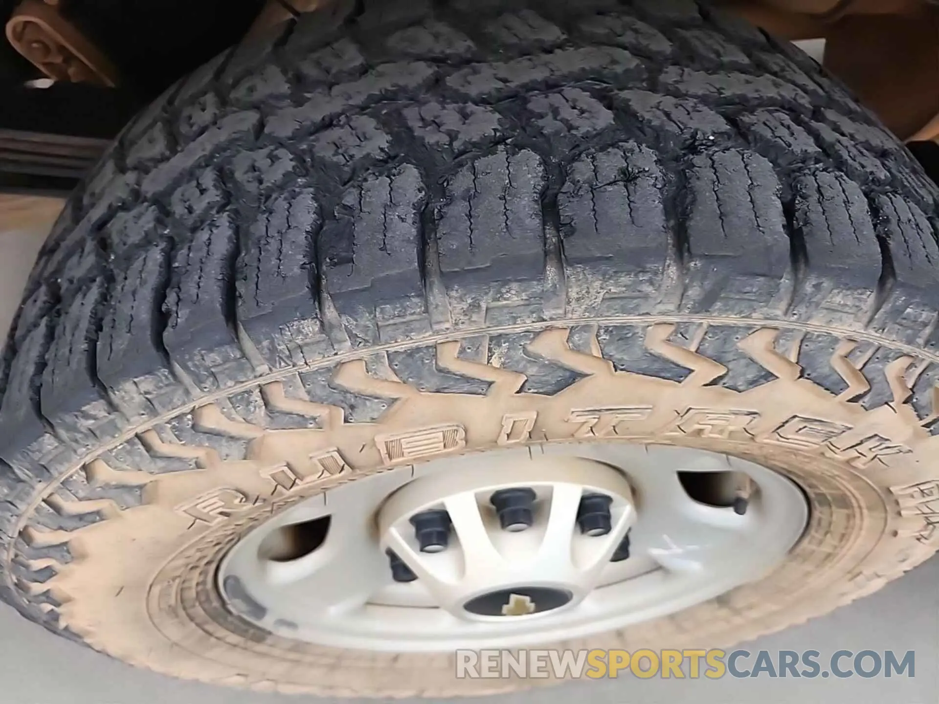 13 Photograph of a damaged car 2GC2KREGXK1175330 CHEVROLET SILVERADO 2019
