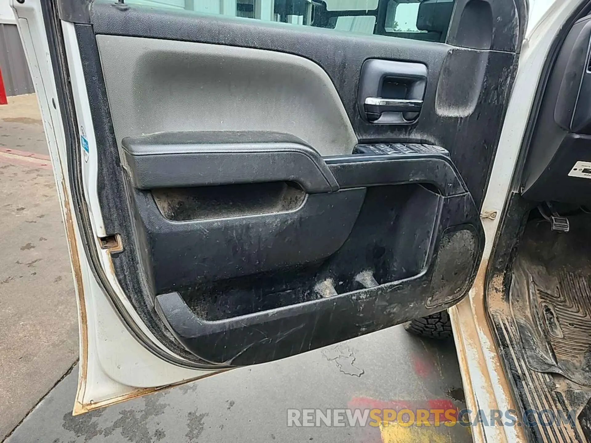 17 Photograph of a damaged car 2GC2KREGXK1175330 CHEVROLET SILVERADO 2019