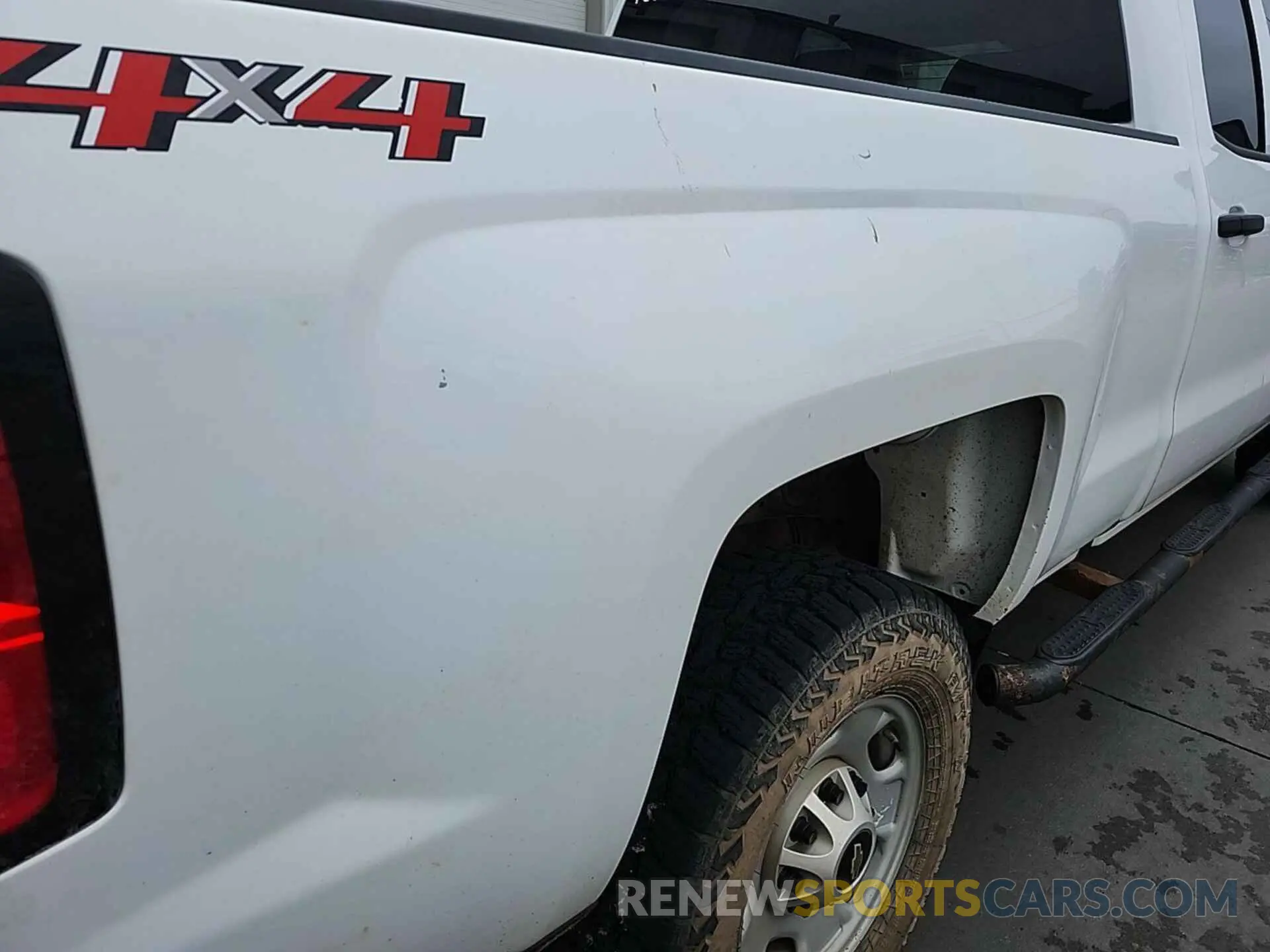 28 Photograph of a damaged car 2GC2KREGXK1175330 CHEVROLET SILVERADO 2019