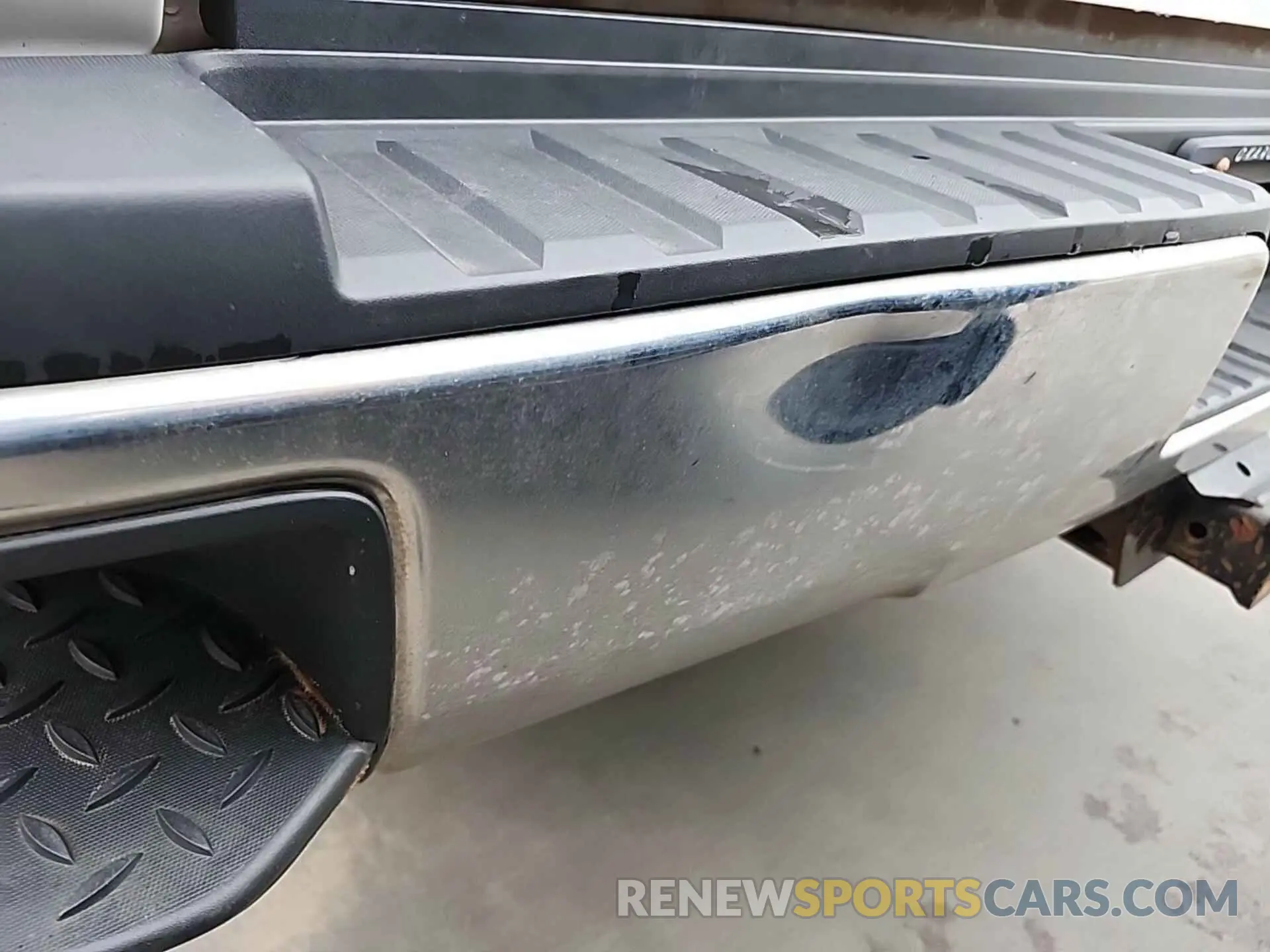 31 Photograph of a damaged car 2GC2KREGXK1175330 CHEVROLET SILVERADO 2019