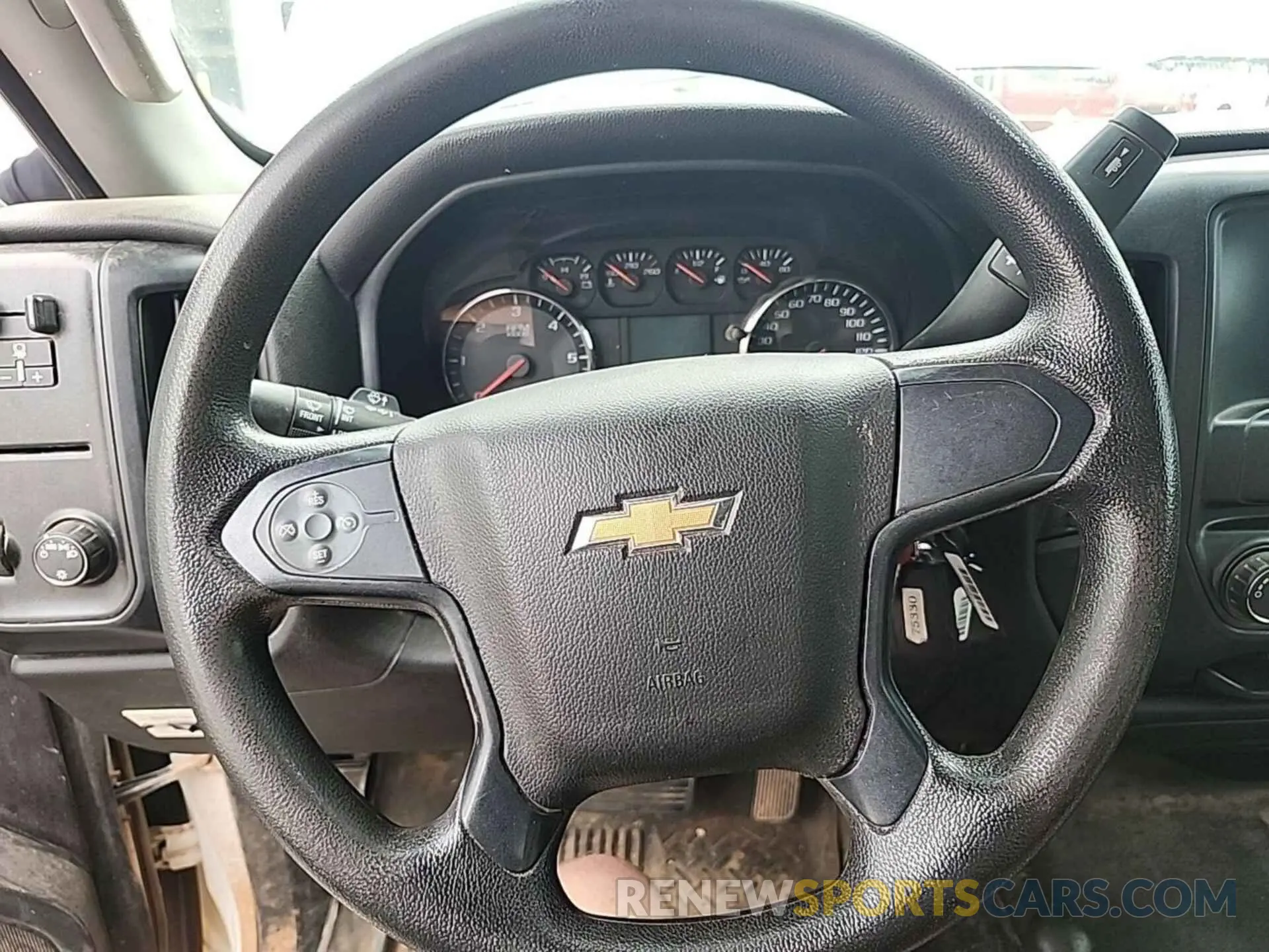 32 Photograph of a damaged car 2GC2KREGXK1175330 CHEVROLET SILVERADO 2019