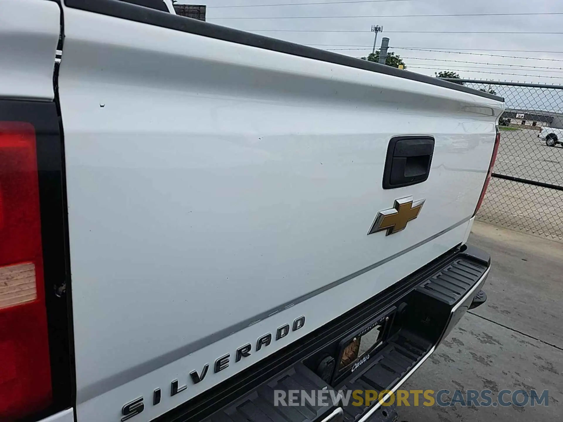 9 Photograph of a damaged car 2GC2KREGXK1175330 CHEVROLET SILVERADO 2019