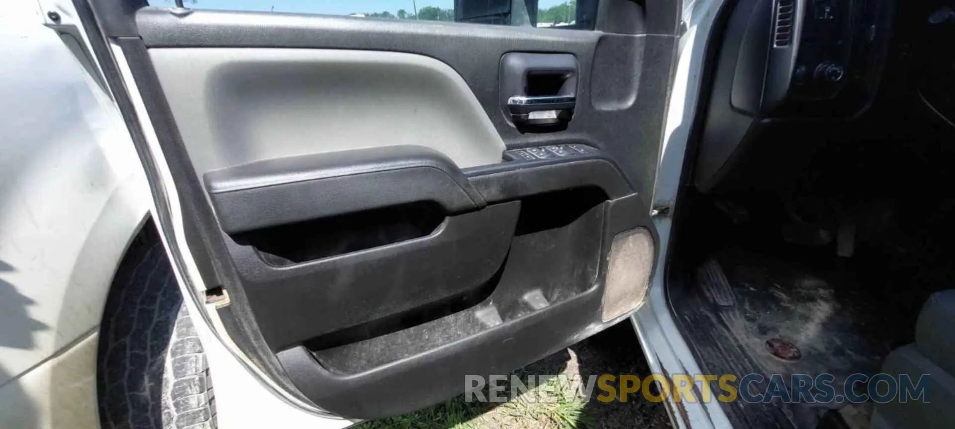 25 Photograph of a damaged car 2GC2KREGXK1222615 CHEVROLET SILVERADO 2019
