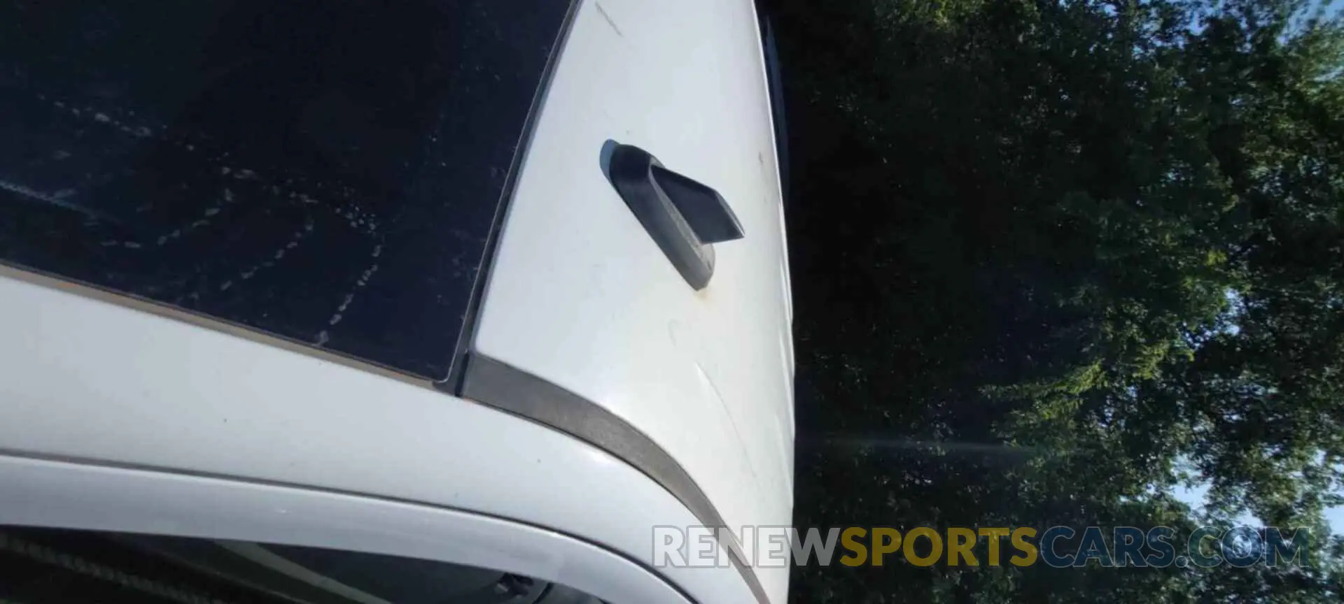 33 Photograph of a damaged car 2GC2KREGXK1222615 CHEVROLET SILVERADO 2019