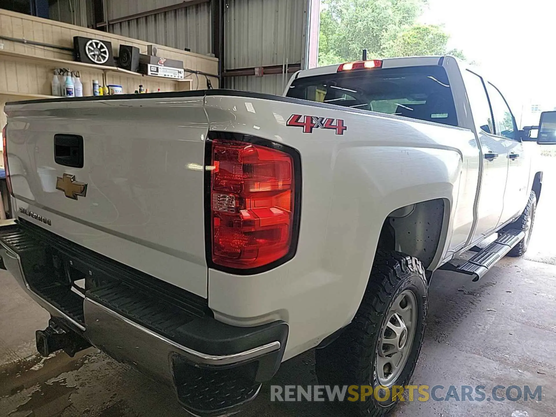18 Photograph of a damaged car 2GC2KREGXK1230746 CHEVROLET SILVERADO 2019