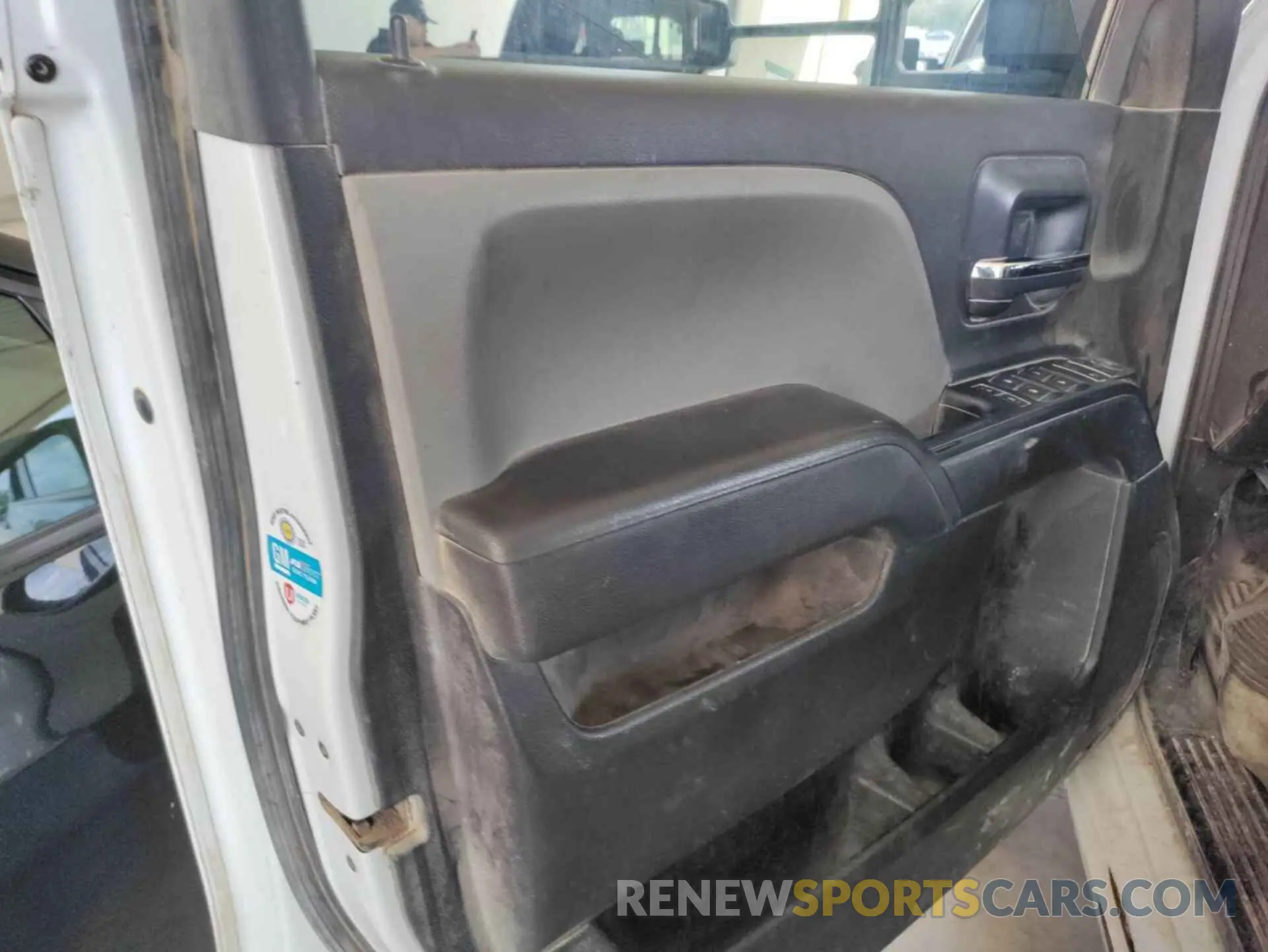 6 Photograph of a damaged car 2GC2KREGXK1230746 CHEVROLET SILVERADO 2019