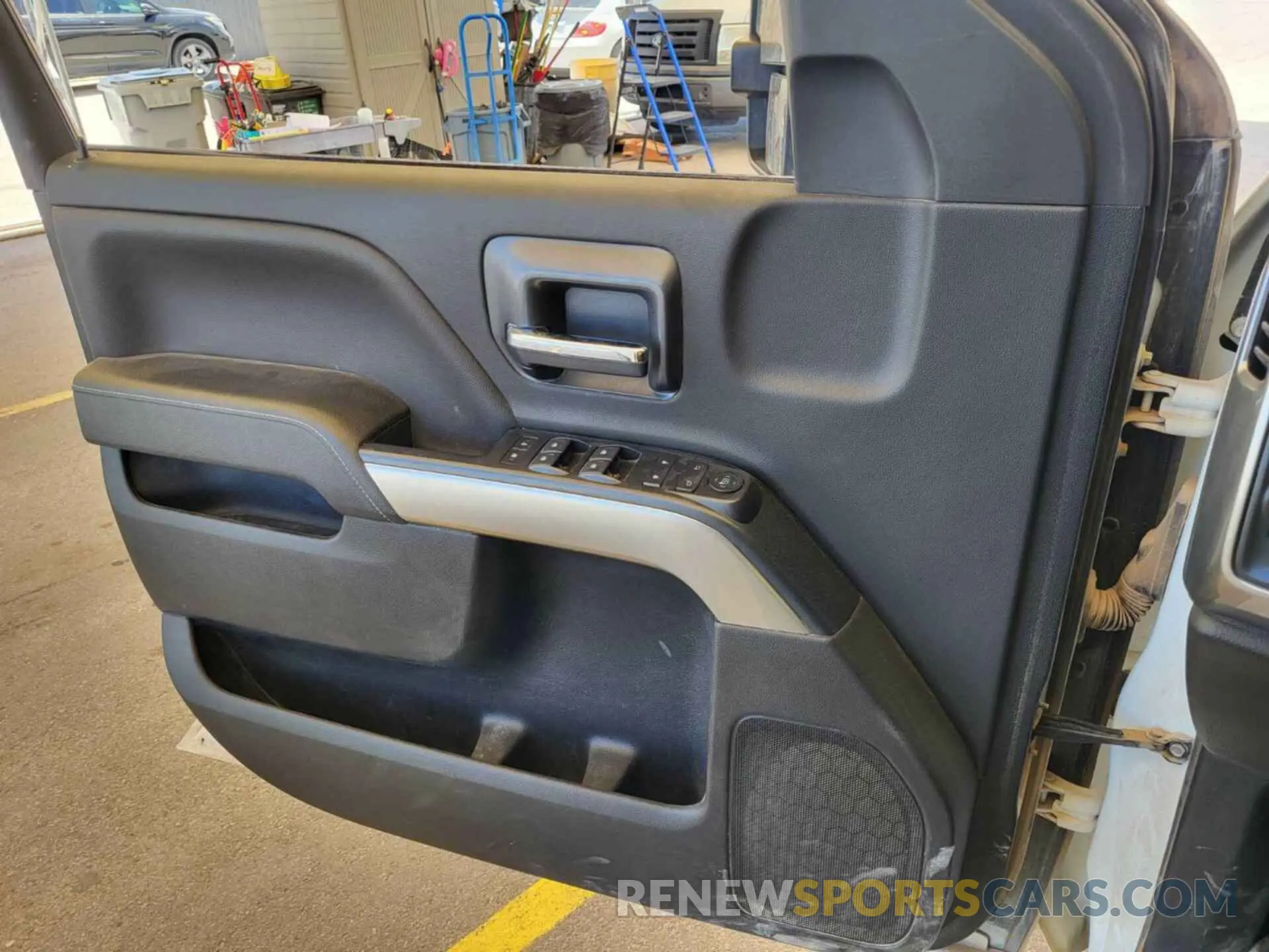 29 Photograph of a damaged car 2GC2KSEG4K1208880 CHEVROLET SILVERADO 2019