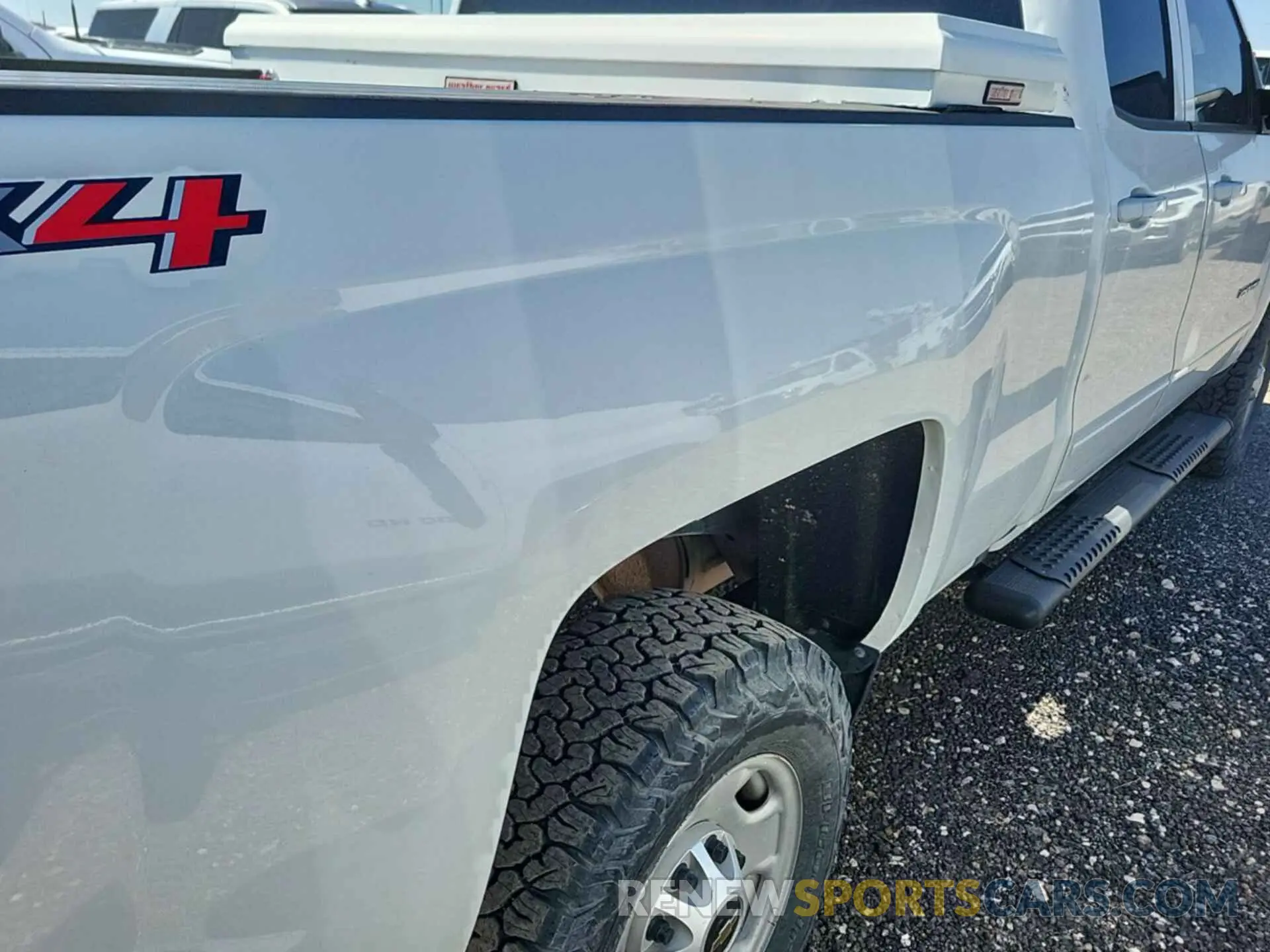 19 Photograph of a damaged car 2GC2KSEG5K1209293 CHEVROLET SILVERADO 2019
