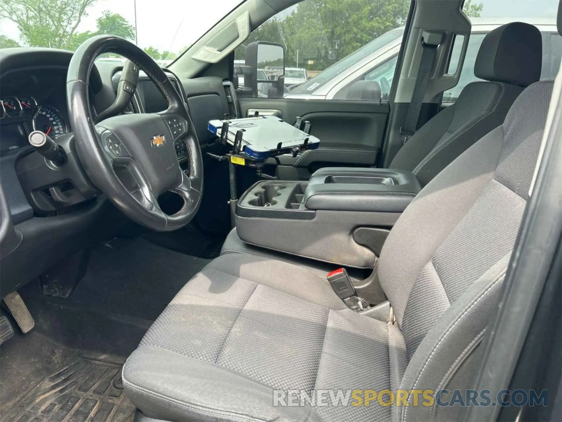 9 Photograph of a damaged car 2GC2KSEGXK1205921 CHEVROLET SILVERADO 2019