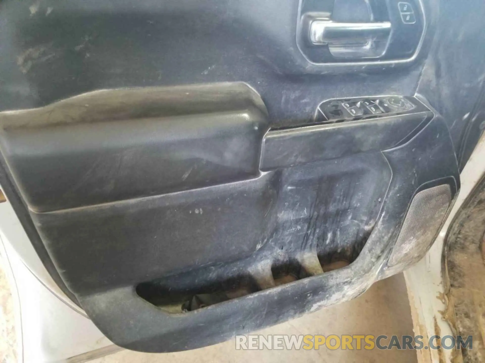 26 Photograph of a damaged car 1GC1YLE74LF160453 CHEVROLET SILVERADO 2020