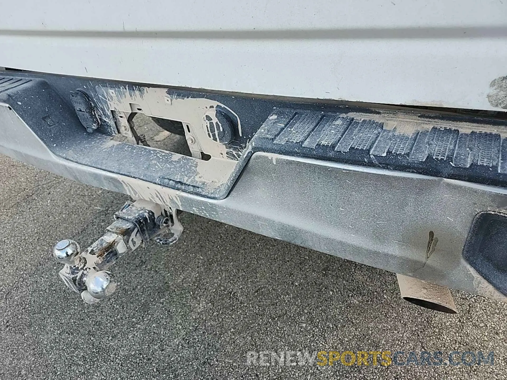 32 Photograph of a damaged car 1GC1YLE74LF160453 CHEVROLET SILVERADO 2020