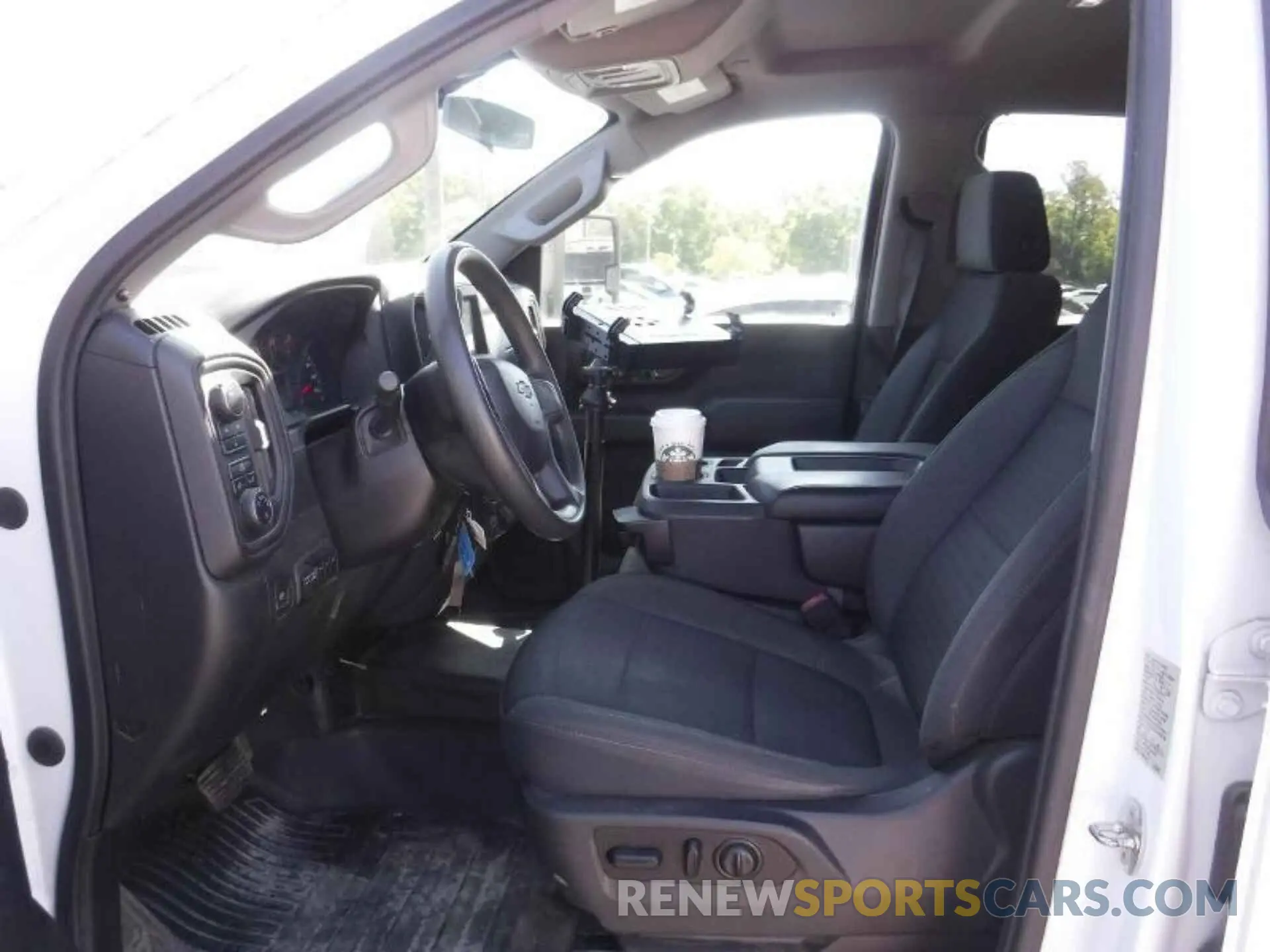 2 Photograph of a damaged car 1GC2YLE71LF268405 CHEVROLET SILVERADO 2020