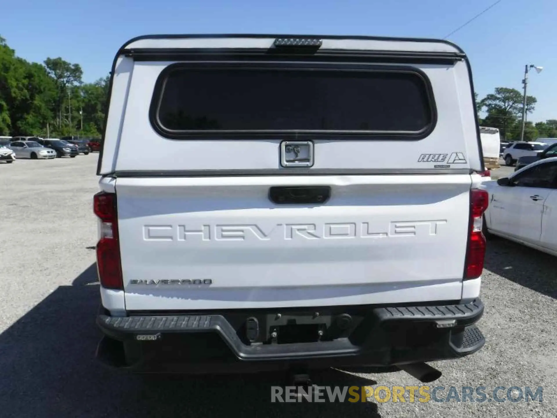4 Photograph of a damaged car 1GC2YLE71LF268405 CHEVROLET SILVERADO 2020