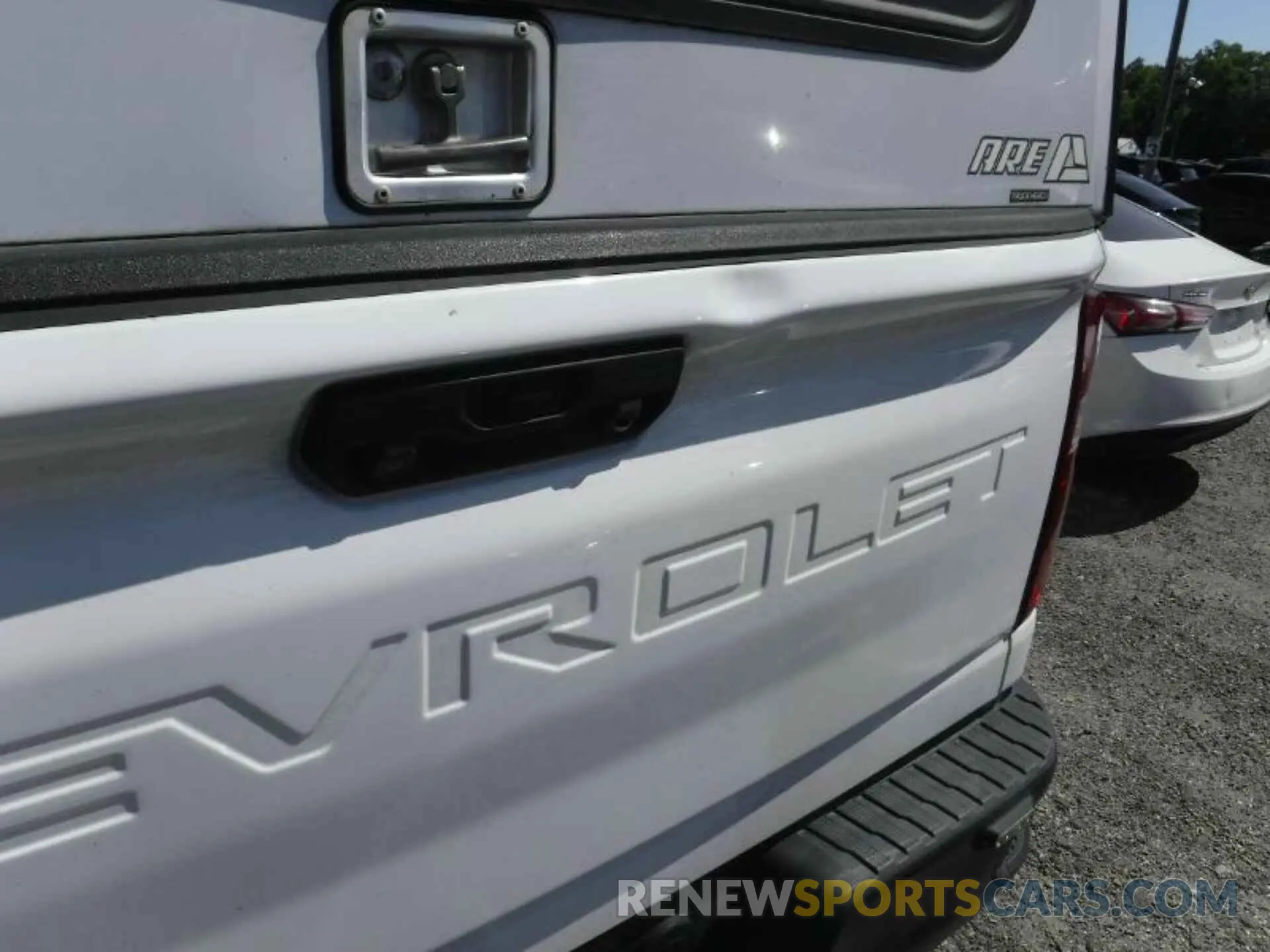 5 Photograph of a damaged car 1GC2YLE71LF268405 CHEVROLET SILVERADO 2020