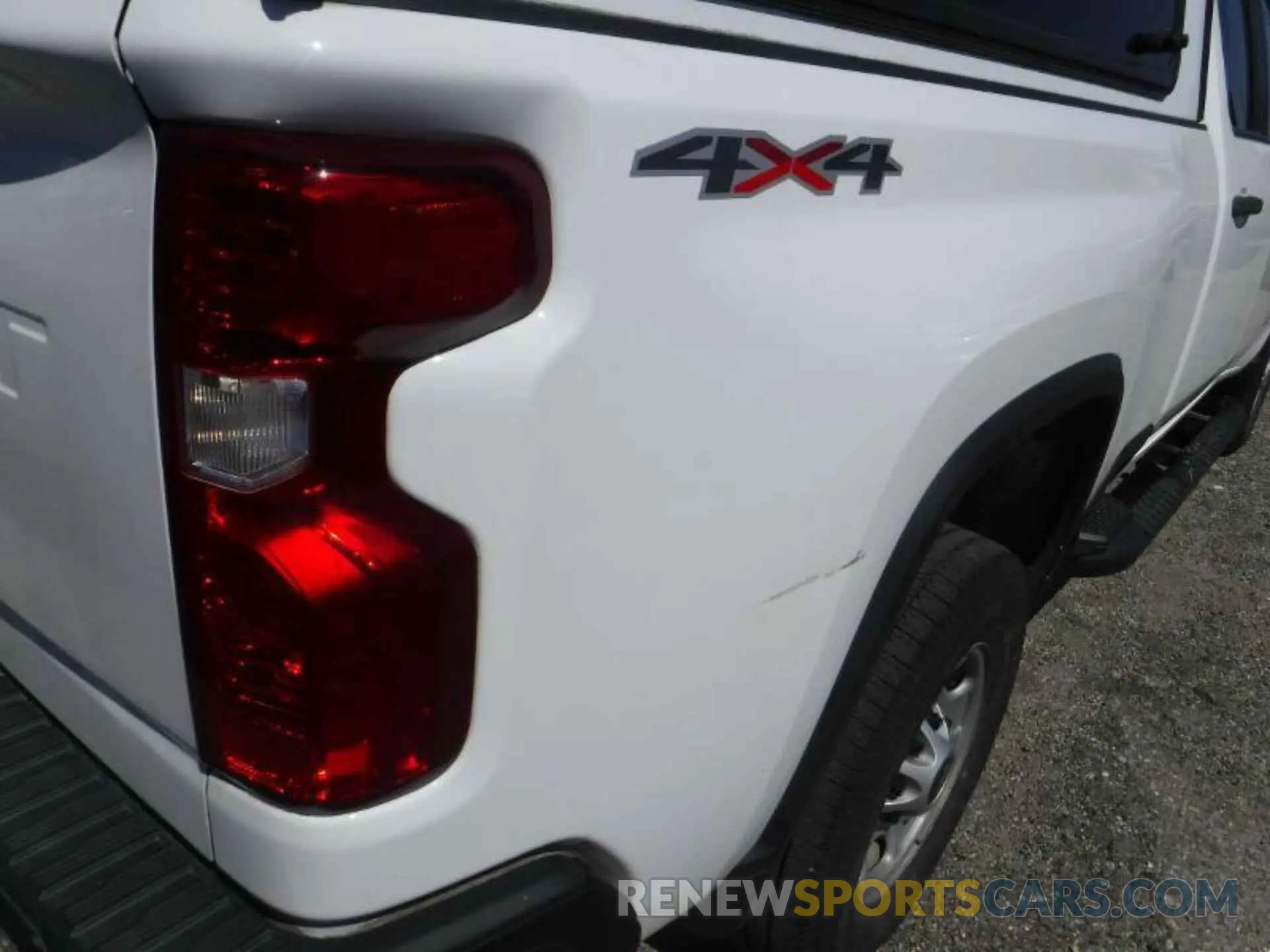 9 Photograph of a damaged car 1GC2YLE71LF268405 CHEVROLET SILVERADO 2020